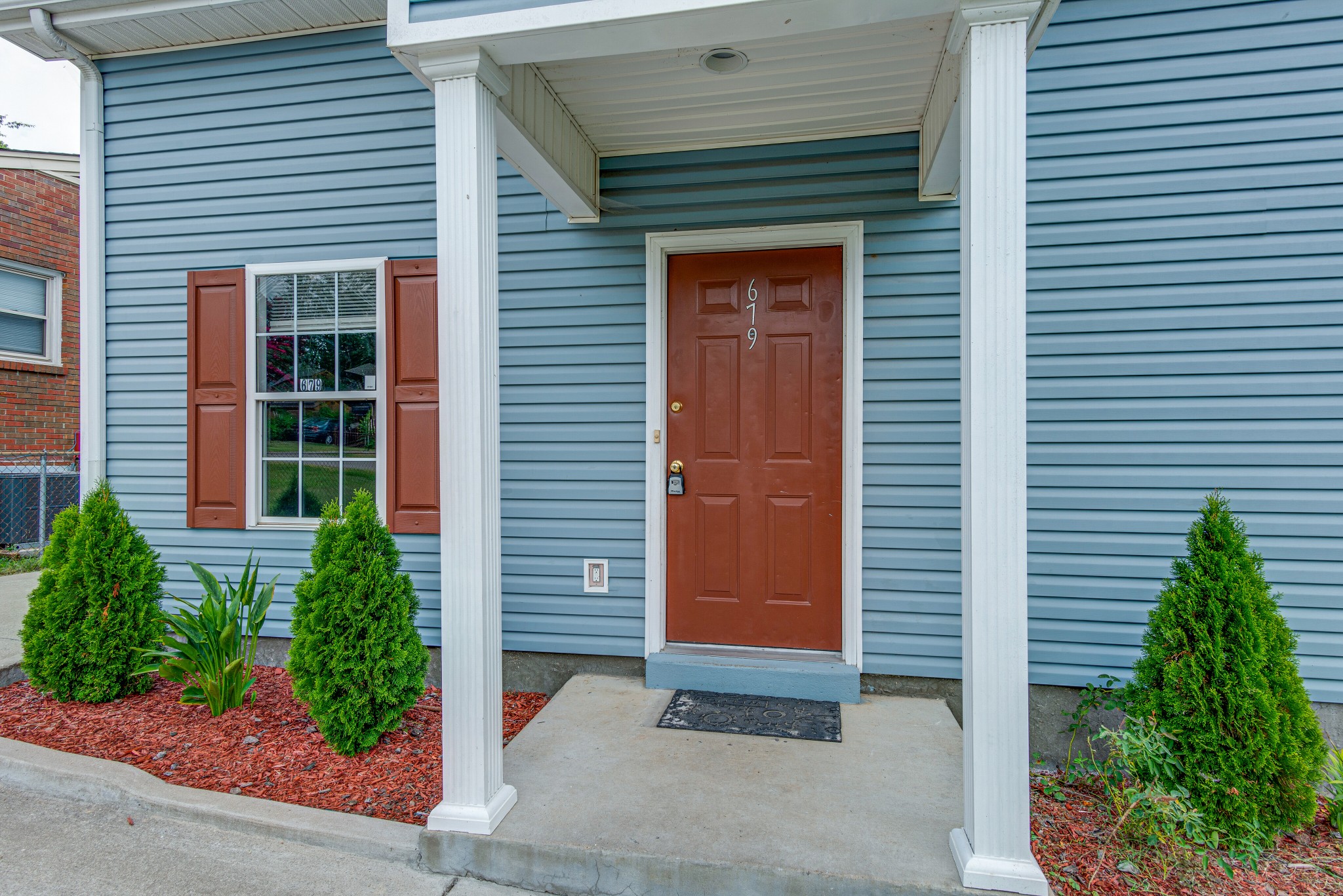 679 Park Street Property Photo 2
