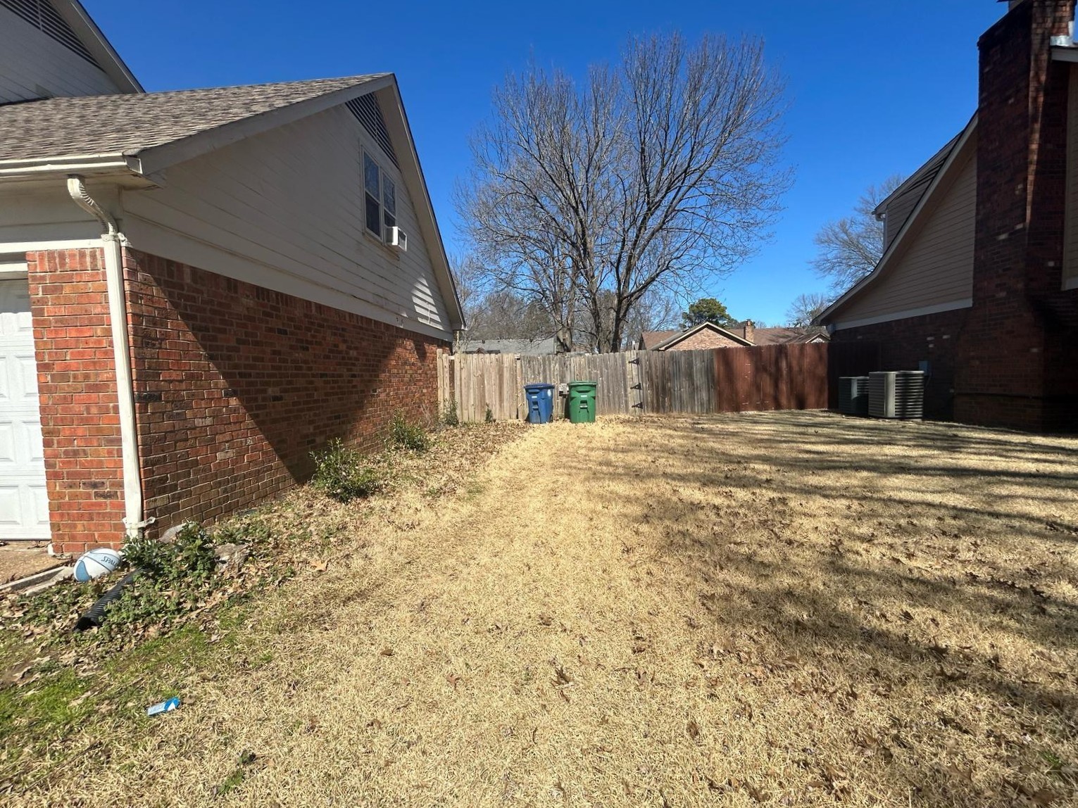 7916 Woodleaf Dr Property Photo 3