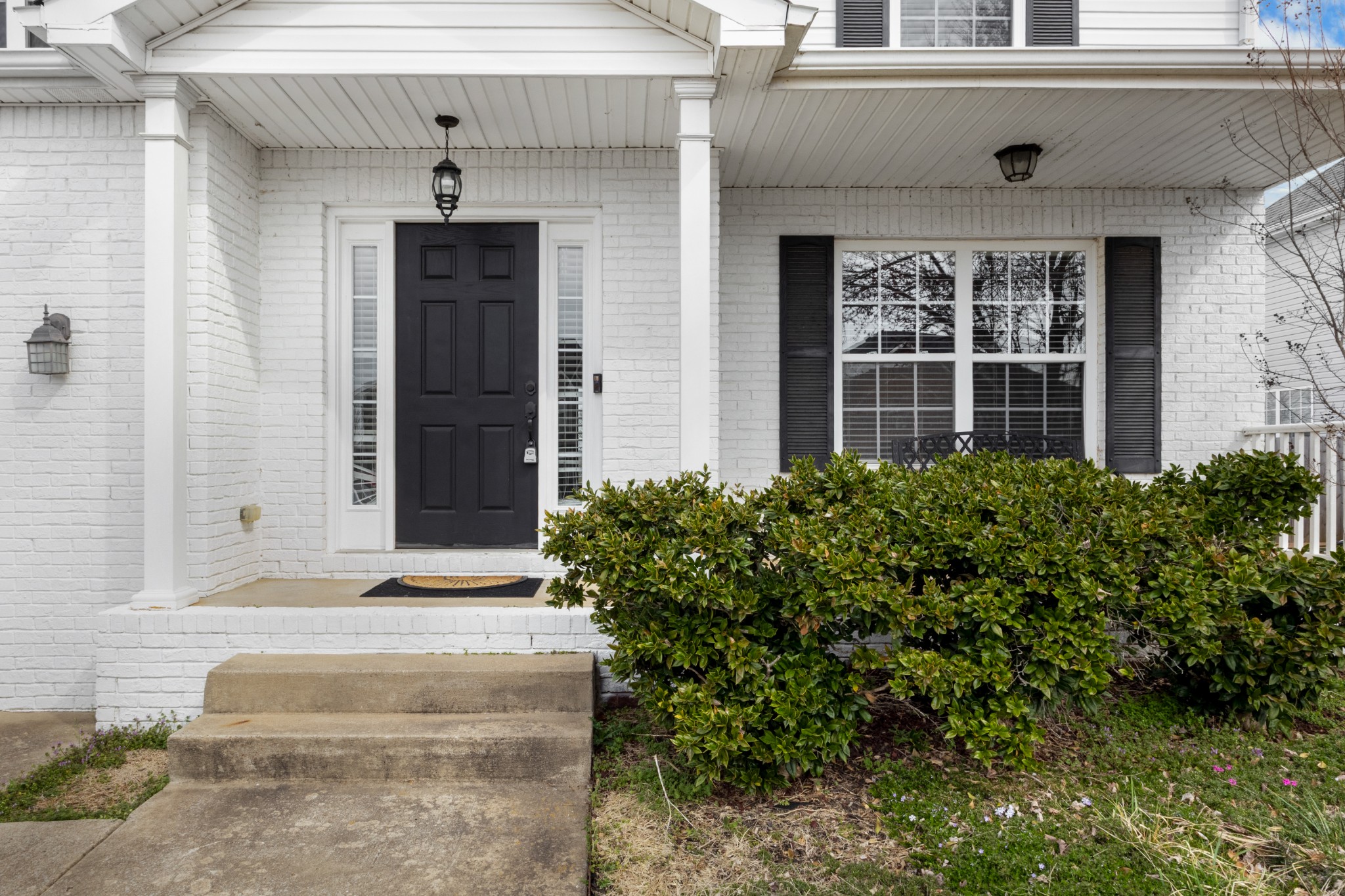 1197 Castlewood Dr Property Photo 3