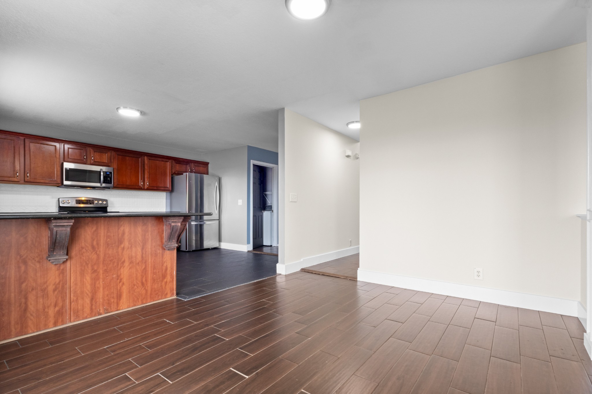1197 Castlewood Dr Property Photo 12