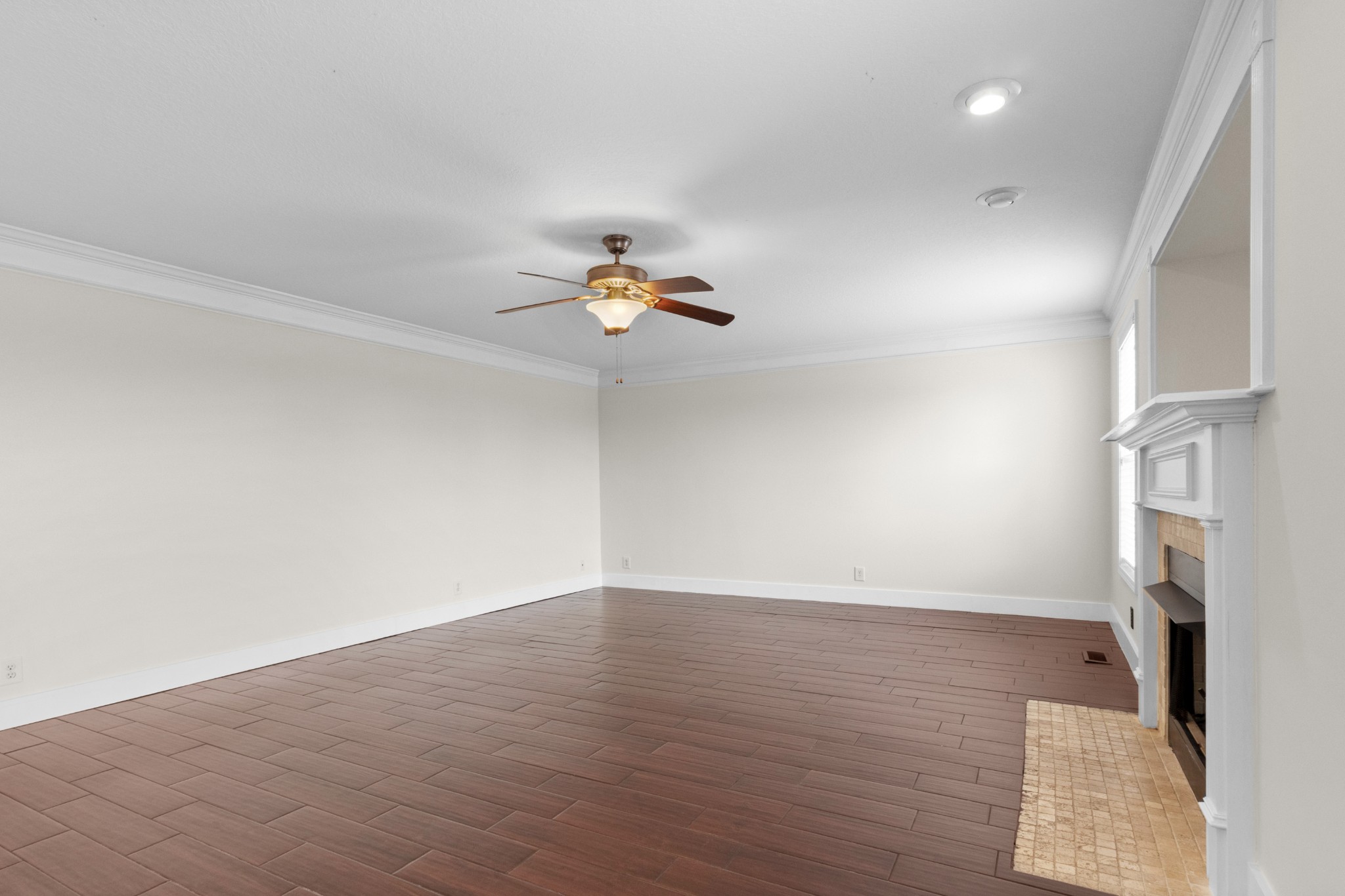 1197 Castlewood Dr Property Photo 13
