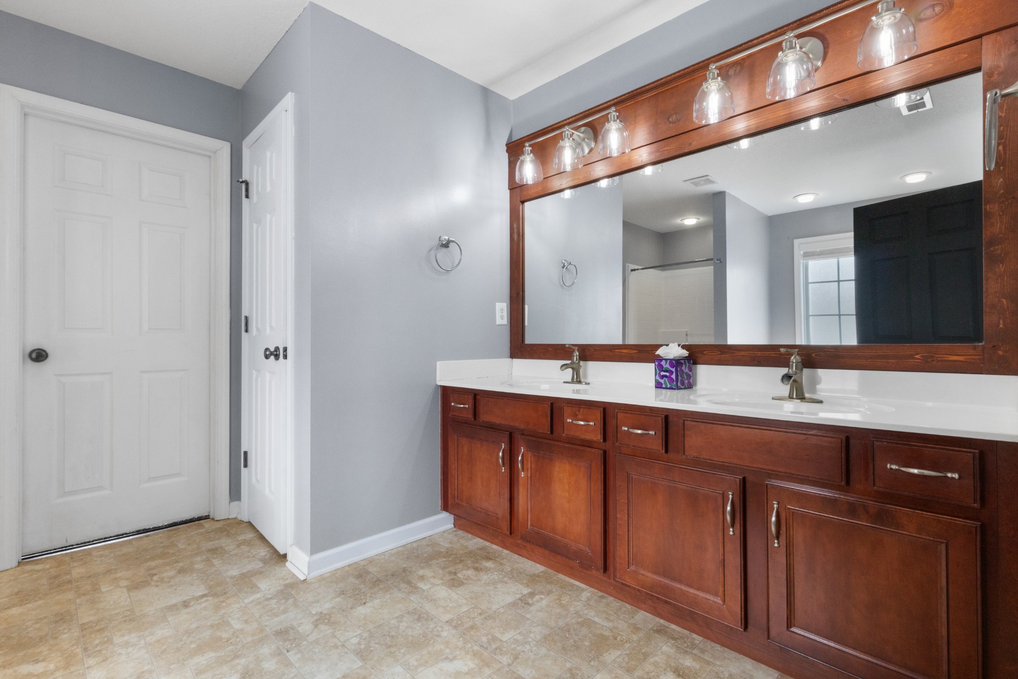 1197 Castlewood Dr Property Photo 20