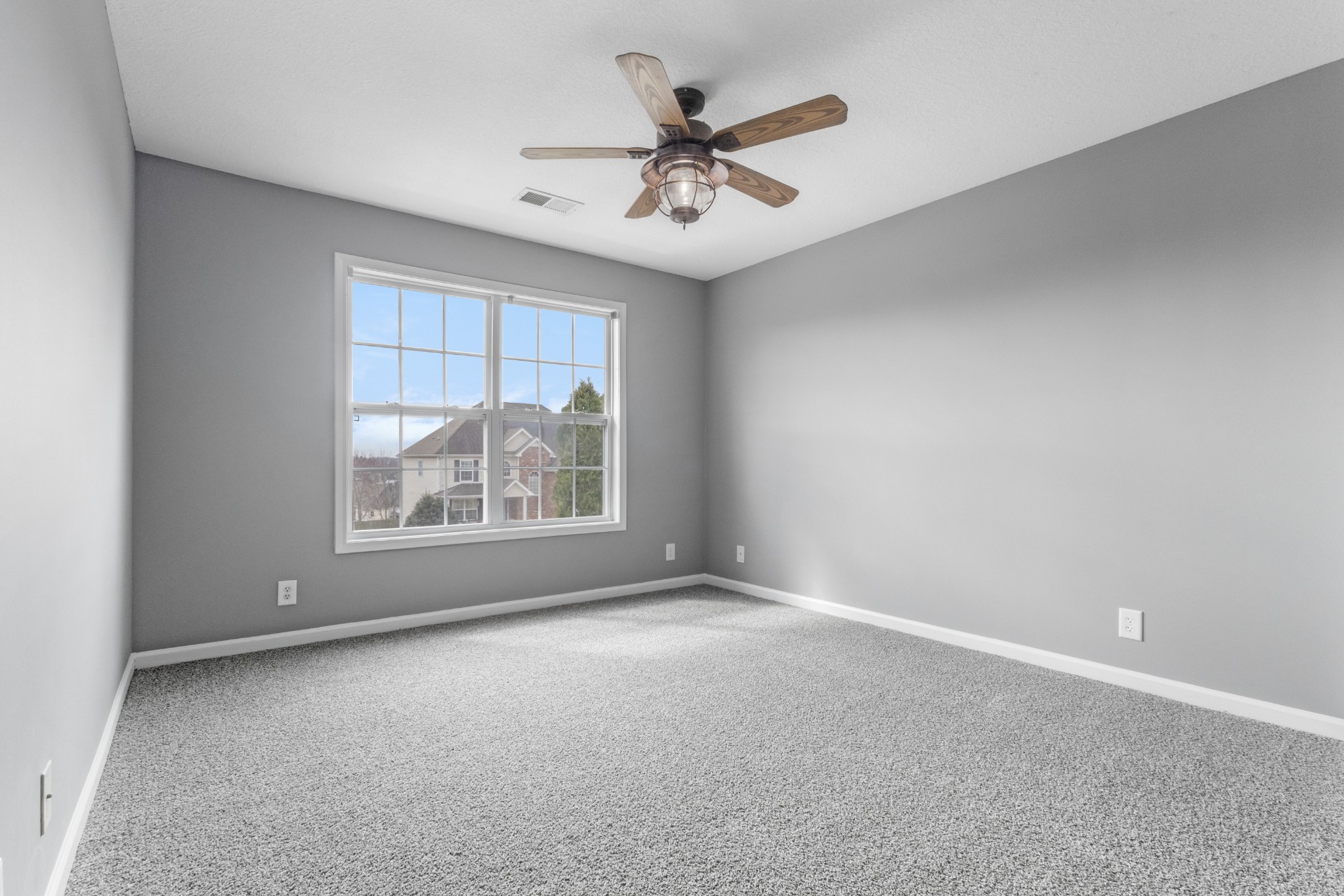 1197 Castlewood Dr Property Photo 23