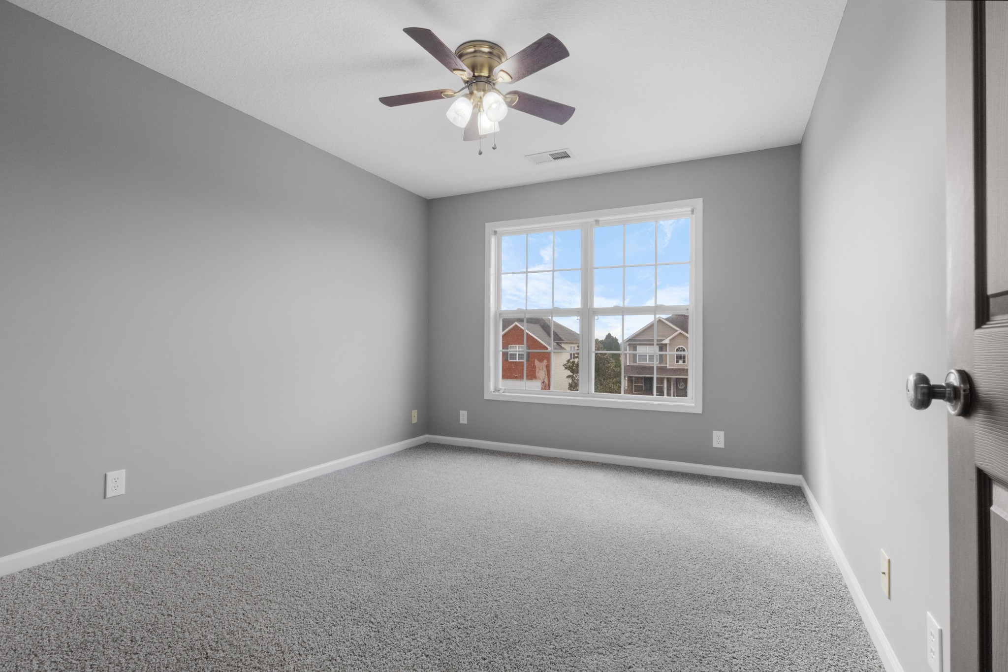 1197 Castlewood Dr Property Photo 25
