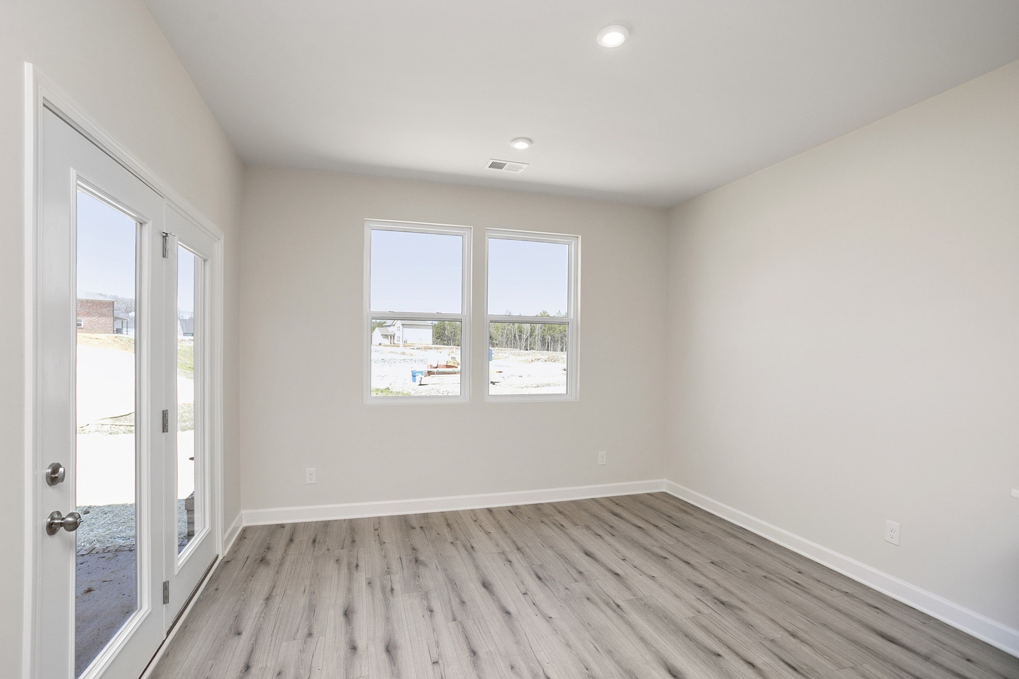 251 Glade Drive Property Photo 5