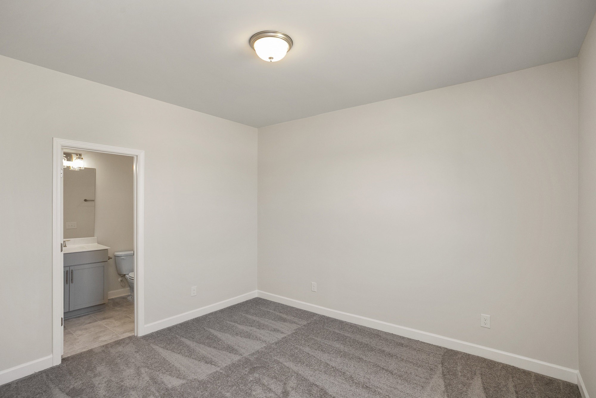 251 Glade Drive Property Photo 6