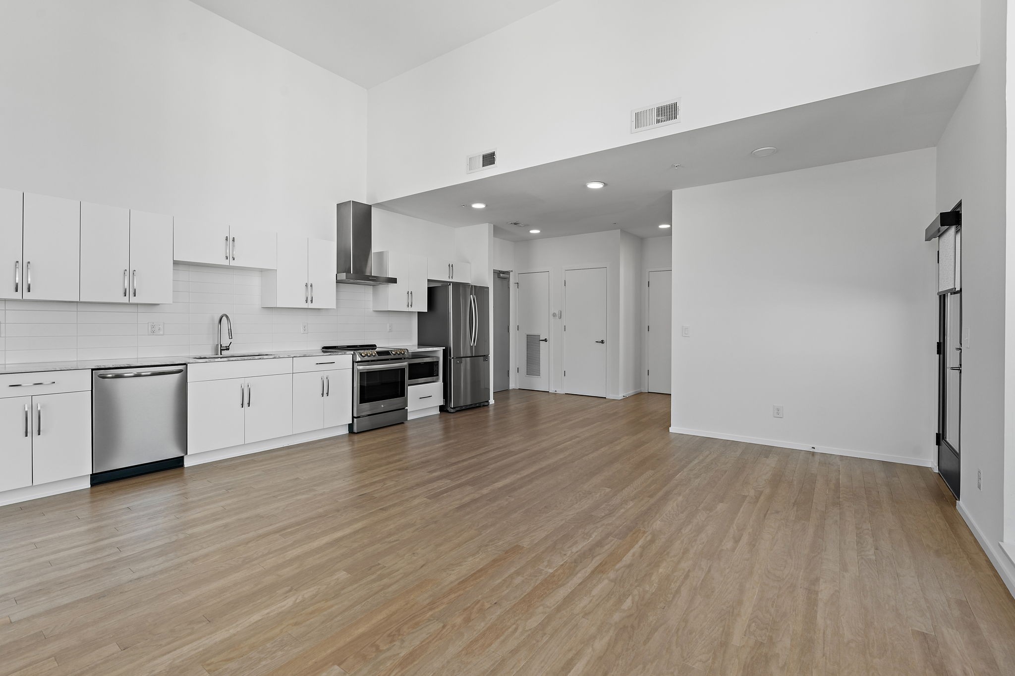 806 Olympic Street Property Photo 9