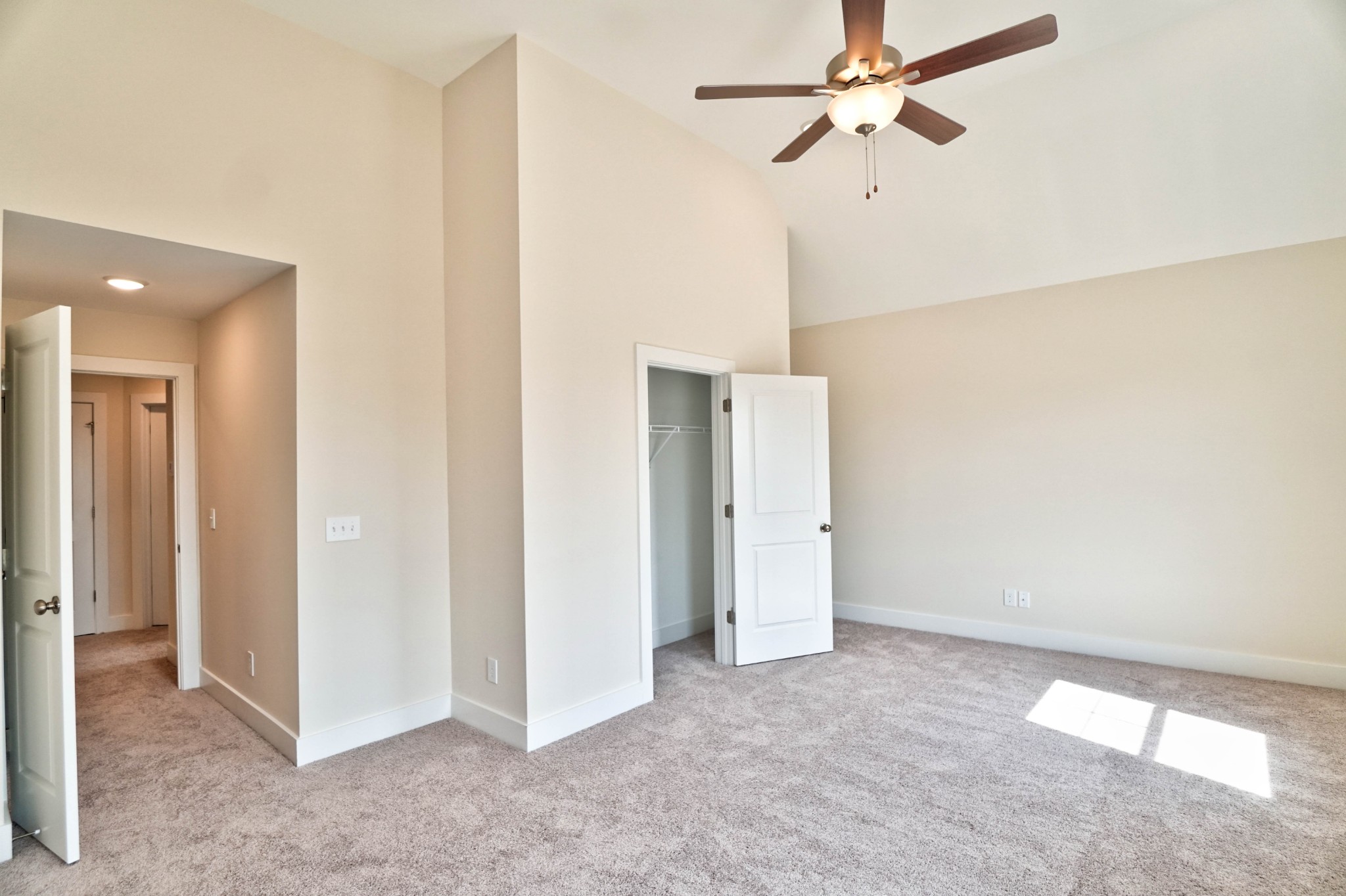 639 Vrabel Rd Property Photo 13