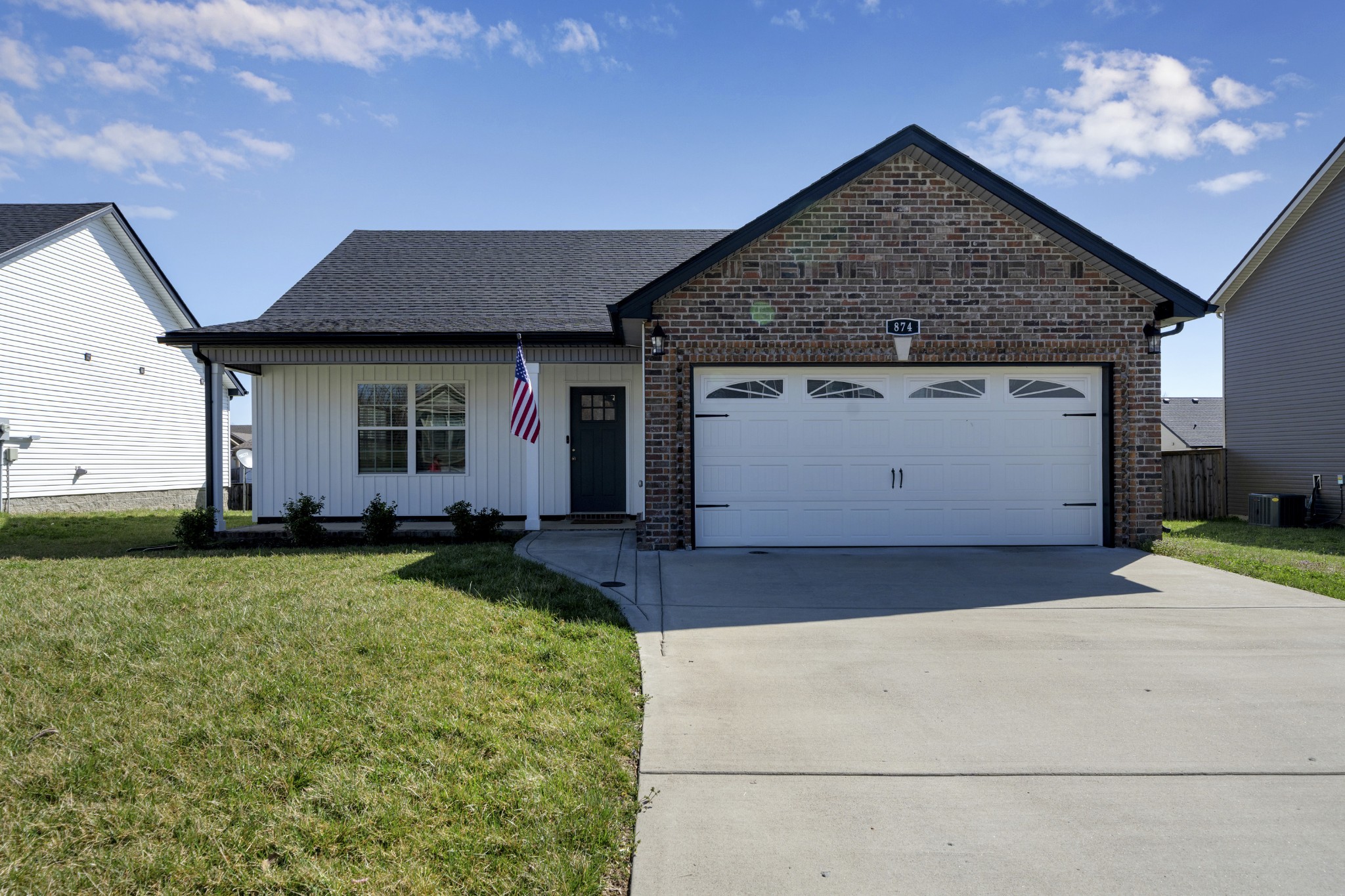 874 Lutz Ln Property Photo 1