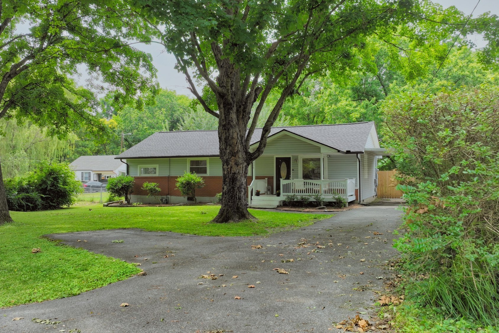 906 Virginia Ave Property Photo 2