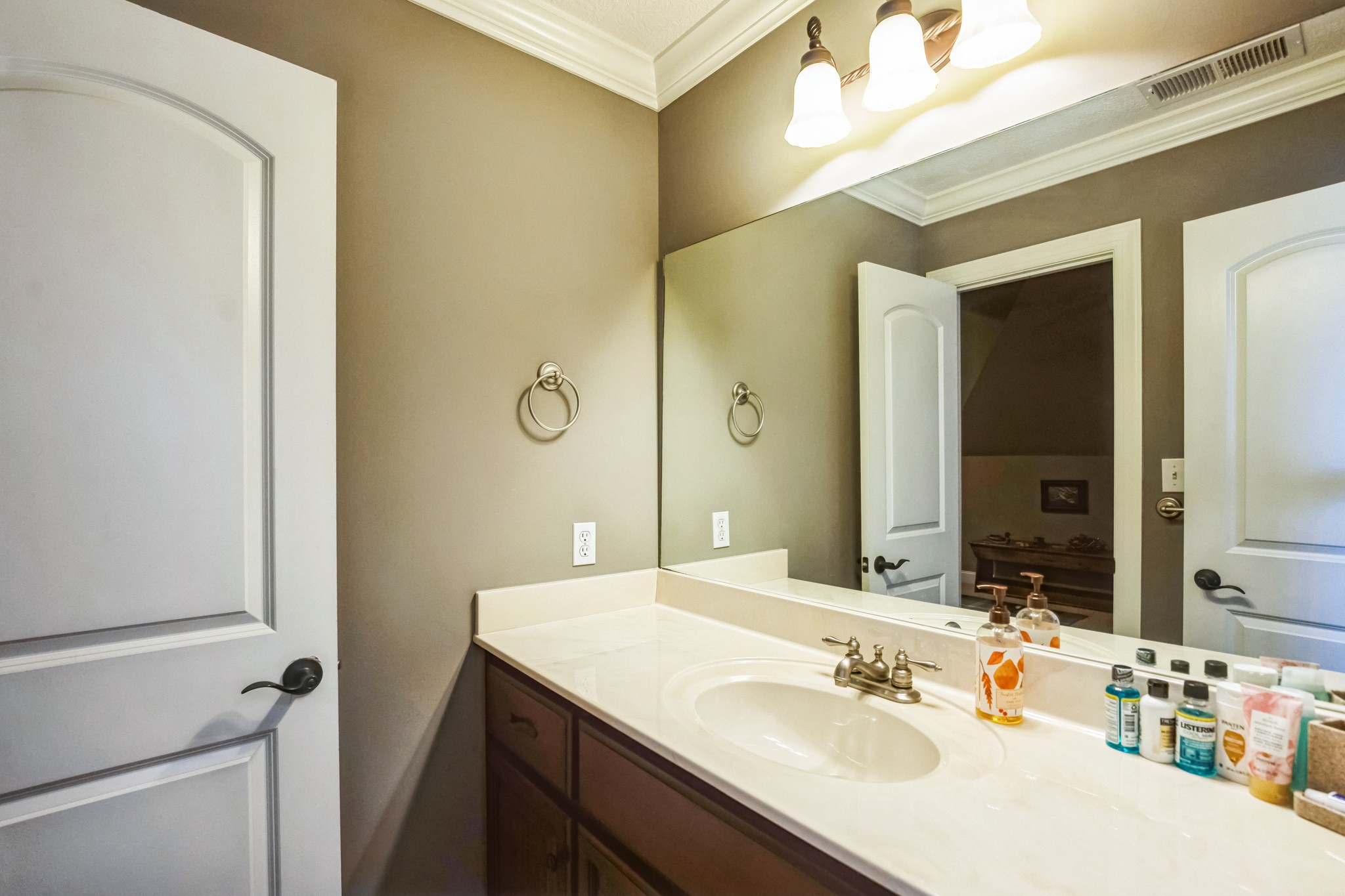 221 Flagstone Dr Property Photo 3