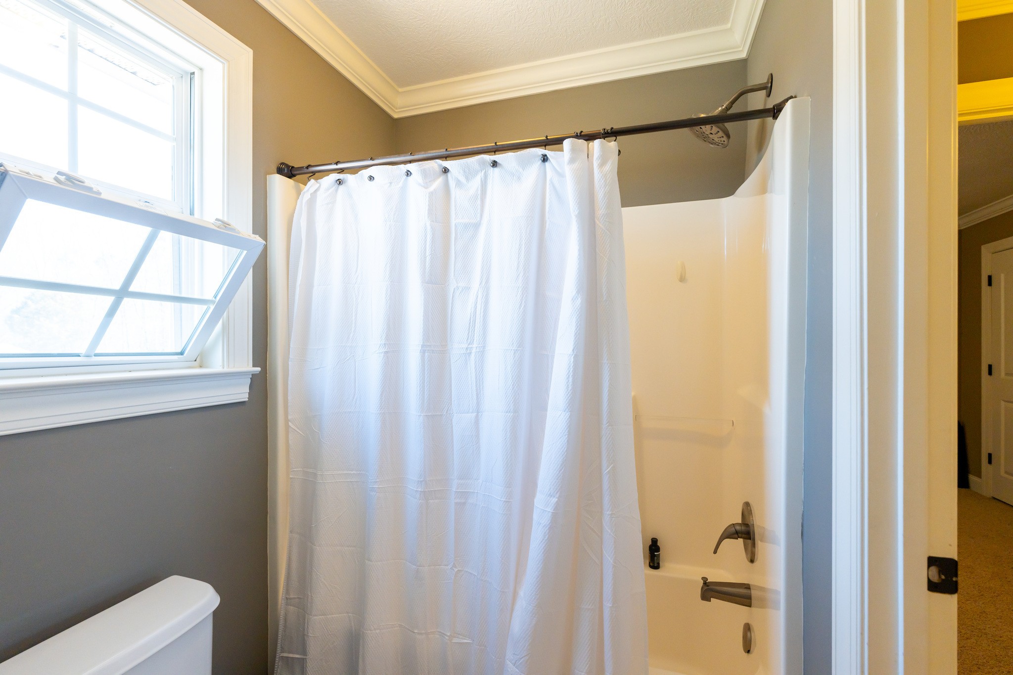 221 Flagstone Dr Property Photo 4