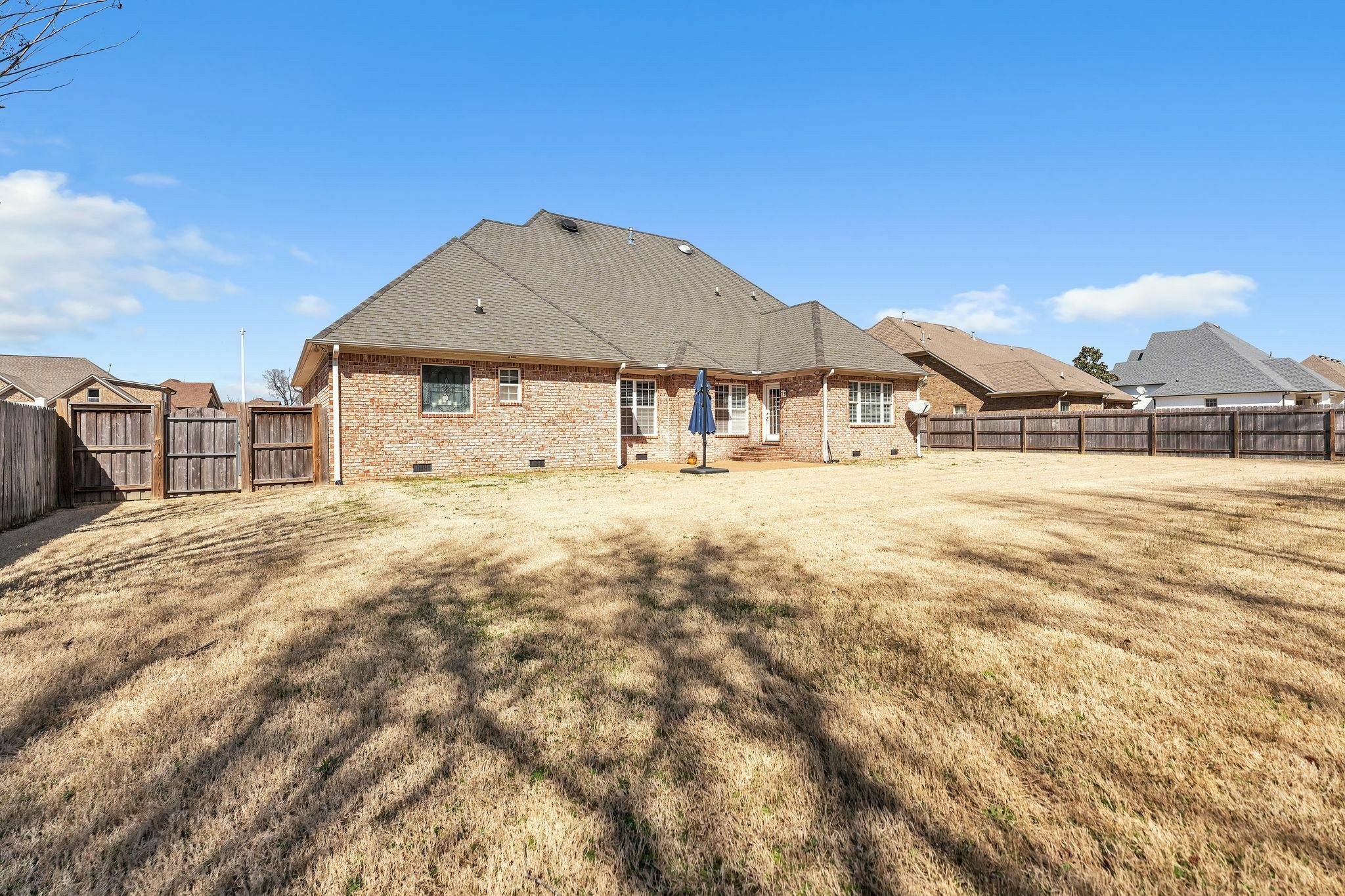 221 Flagstone Dr Property Photo 7