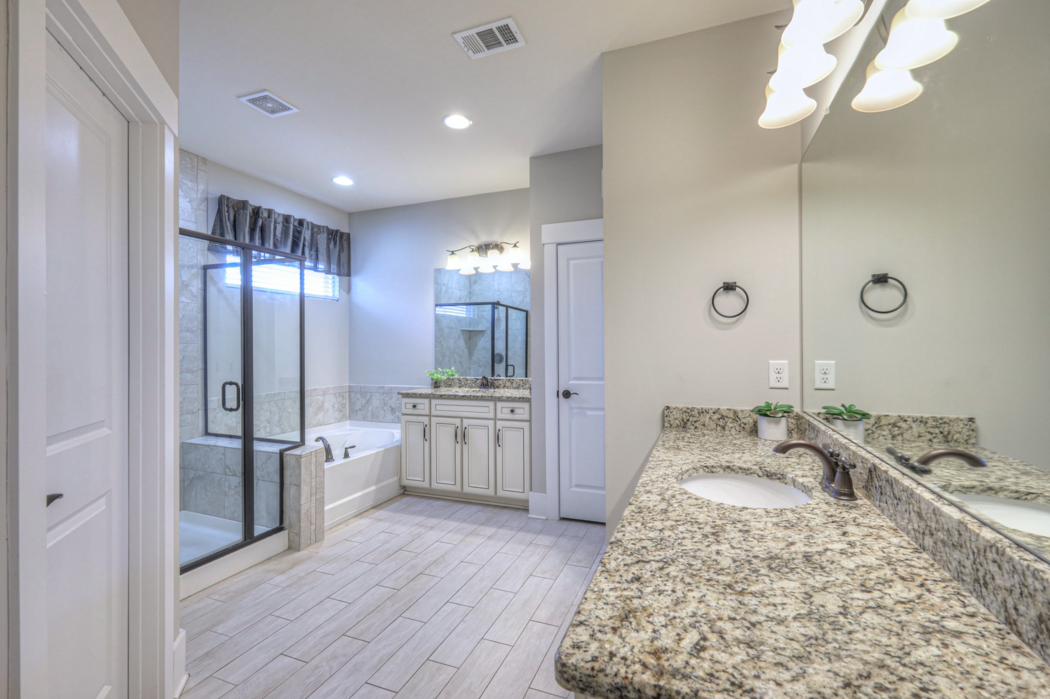 1086 Amelia Park Dr Property Photo 13