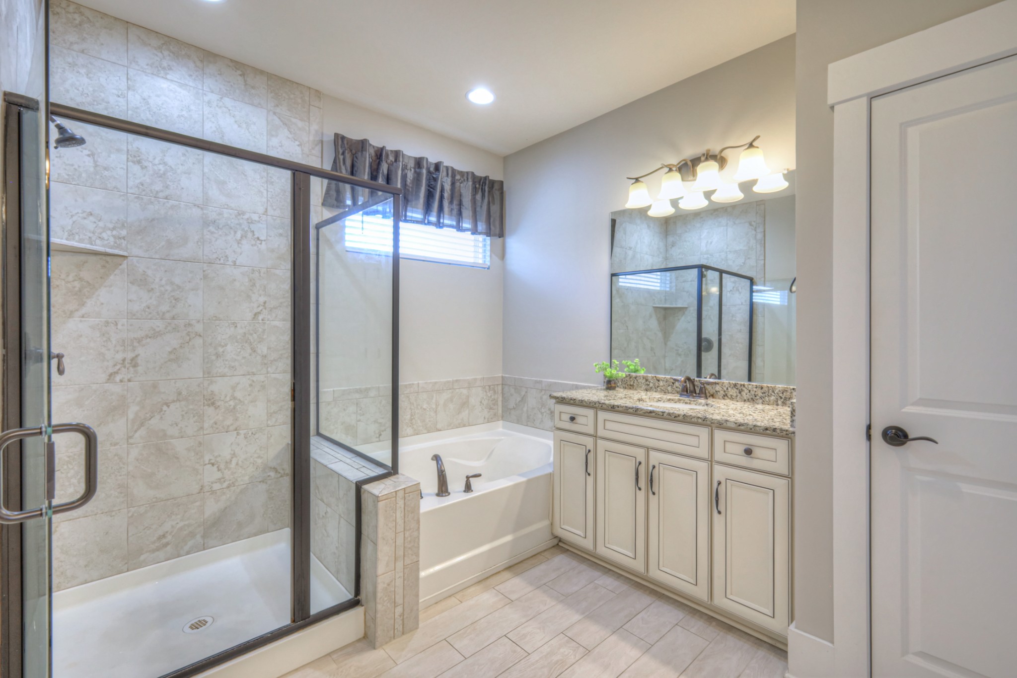 1086 Amelia Park Dr Property Photo 14