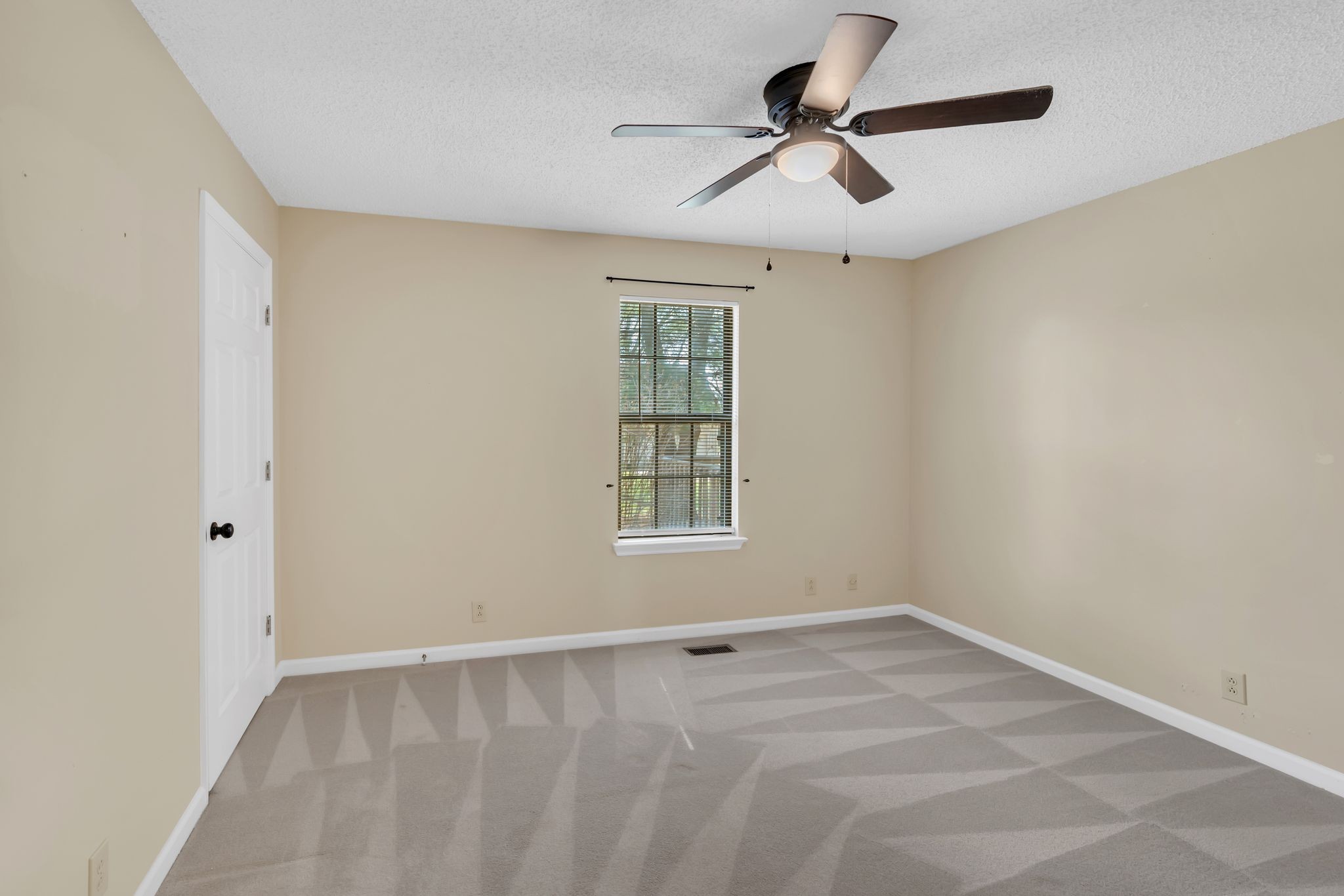 511 Upland Ct Property Photo 28