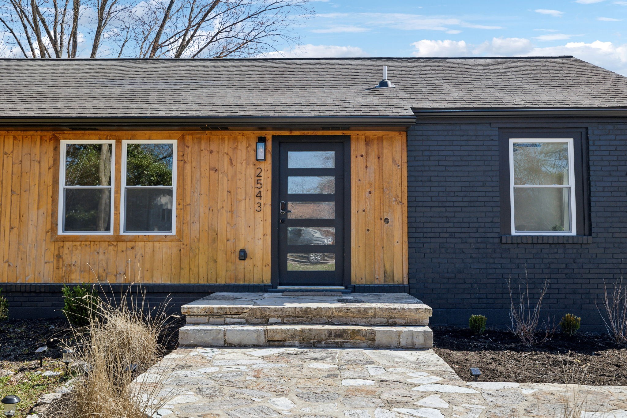 2543 Woodberry Property Photo 1
