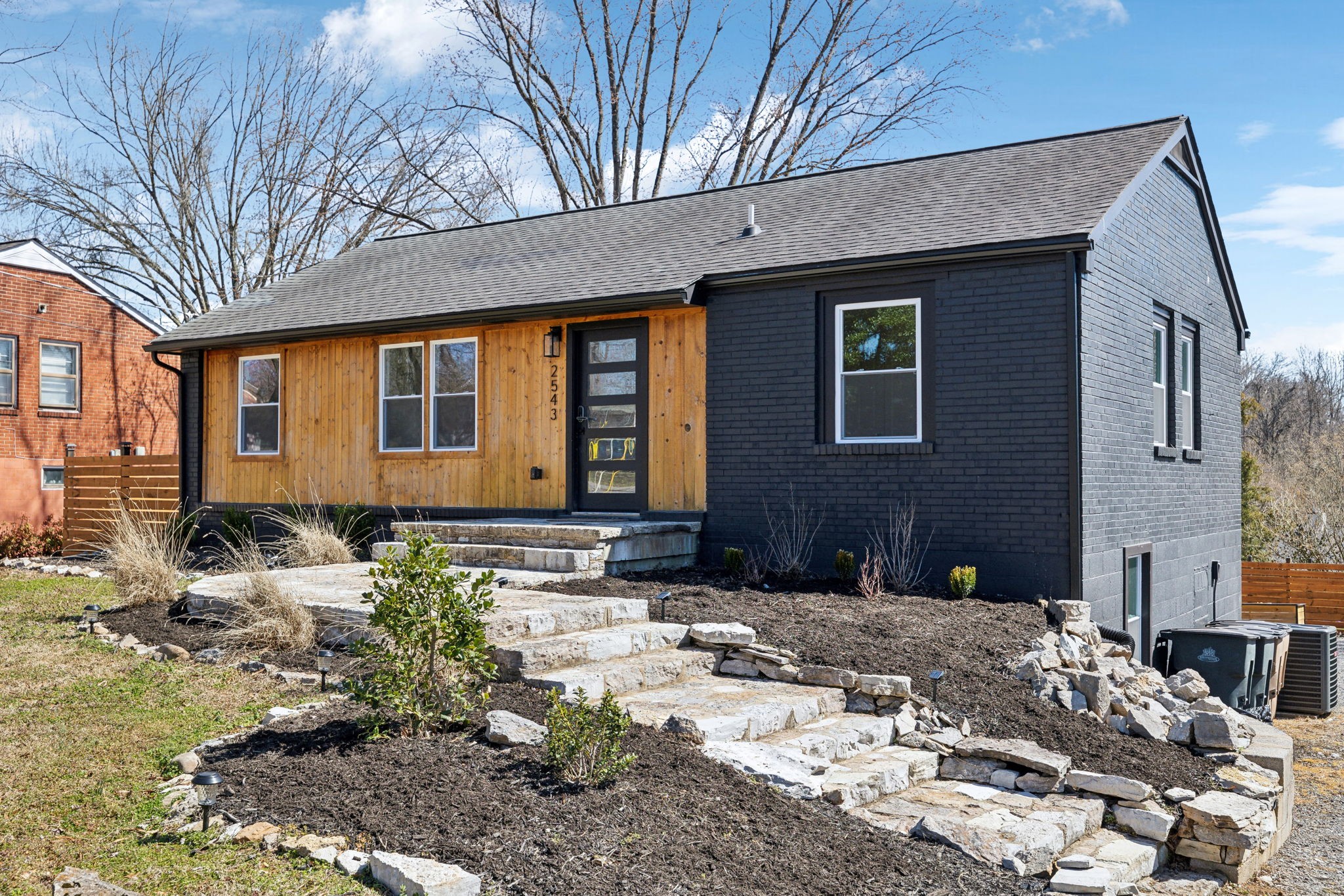 2543 Woodberry Property Photo 3