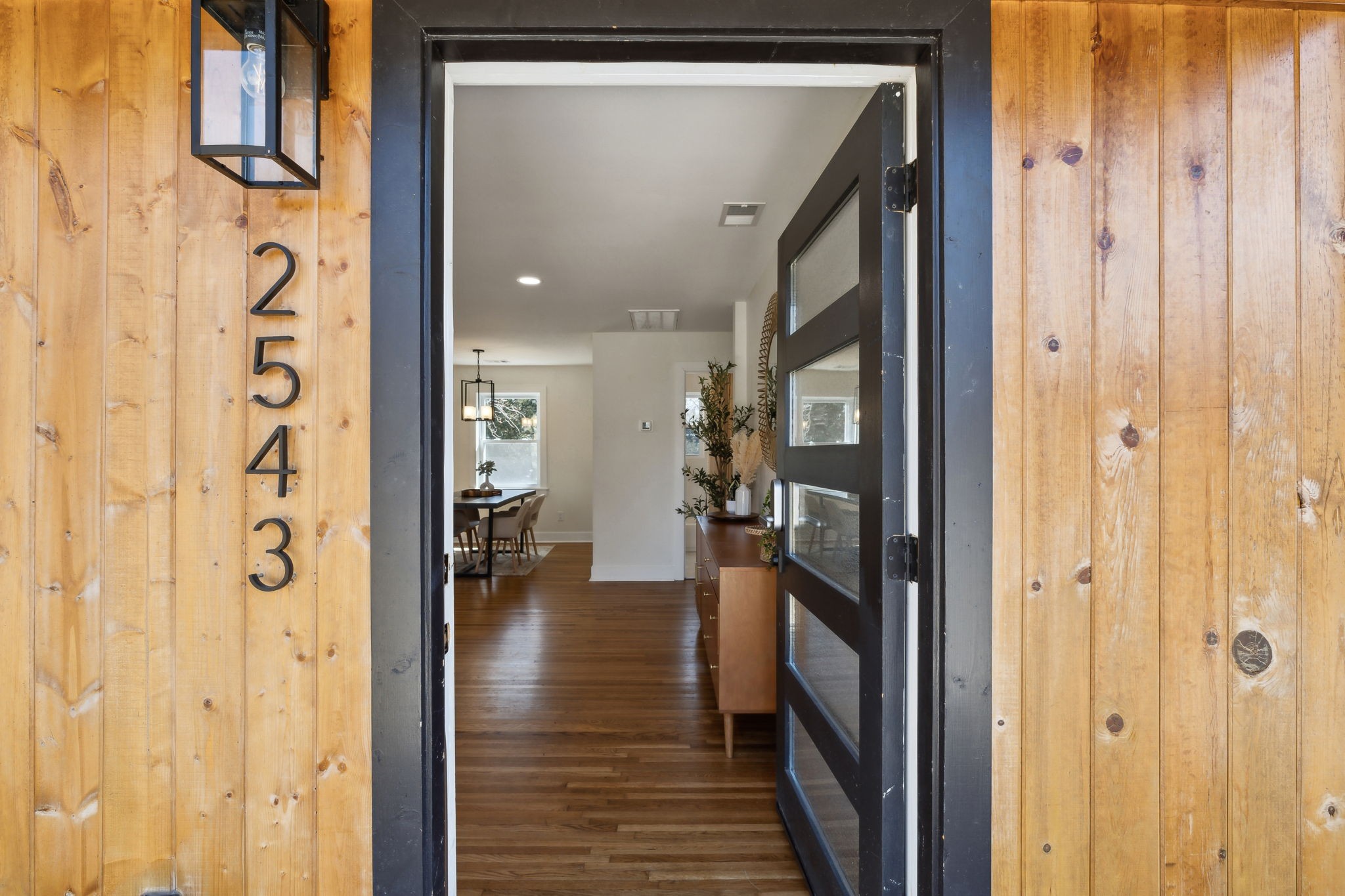 2543 Woodberry Property Photo 4