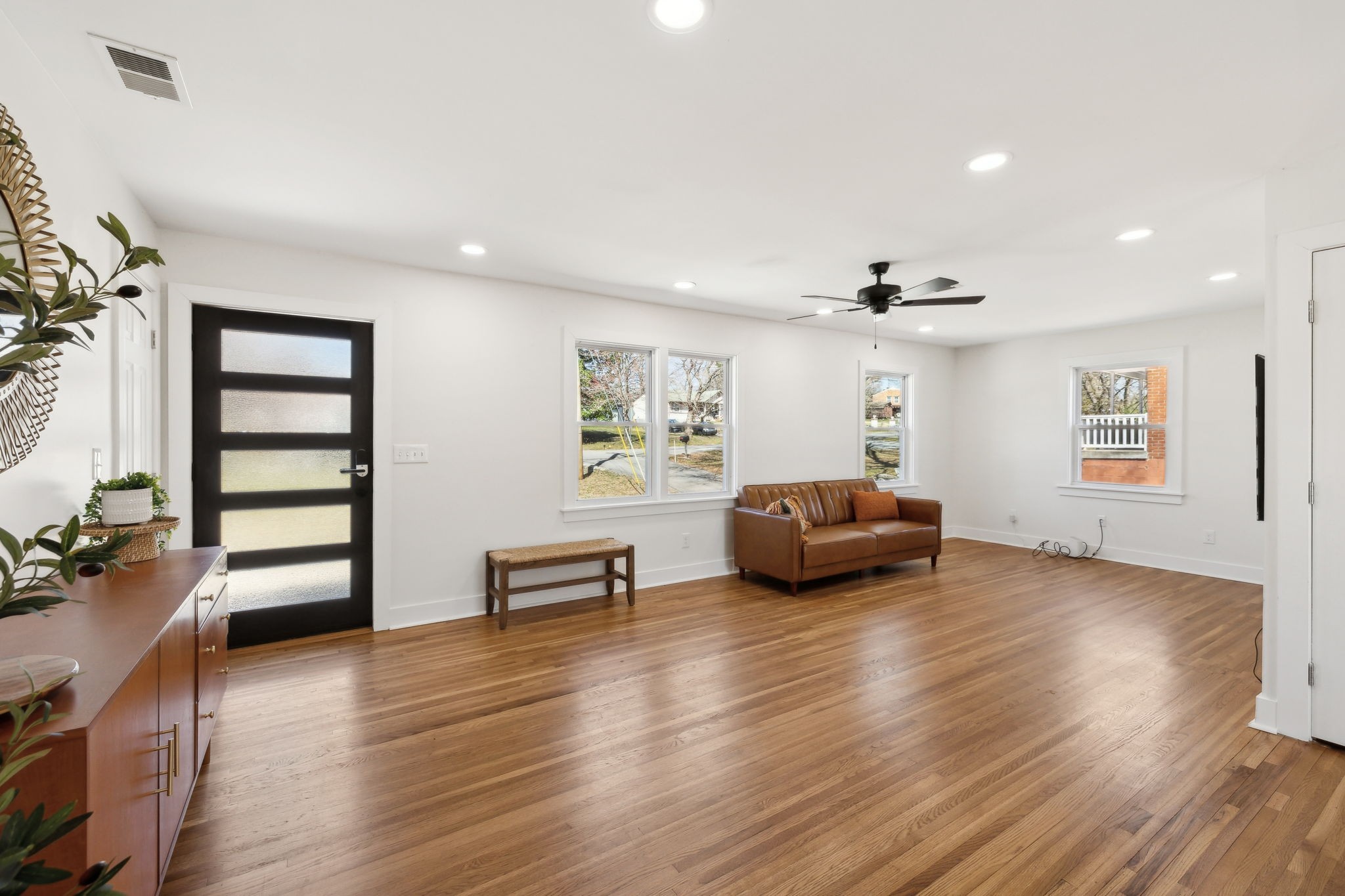 2543 Woodberry Property Photo 6