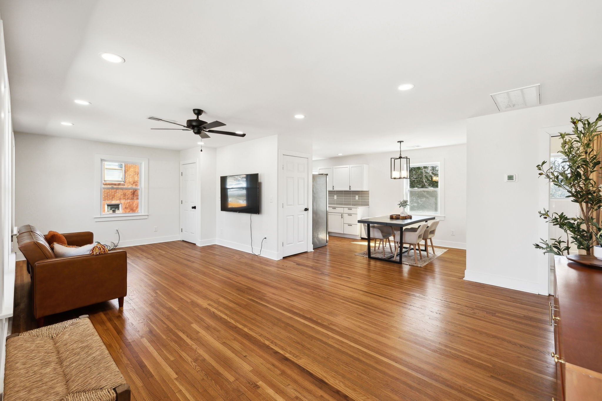 2543 Woodberry Property Photo 8