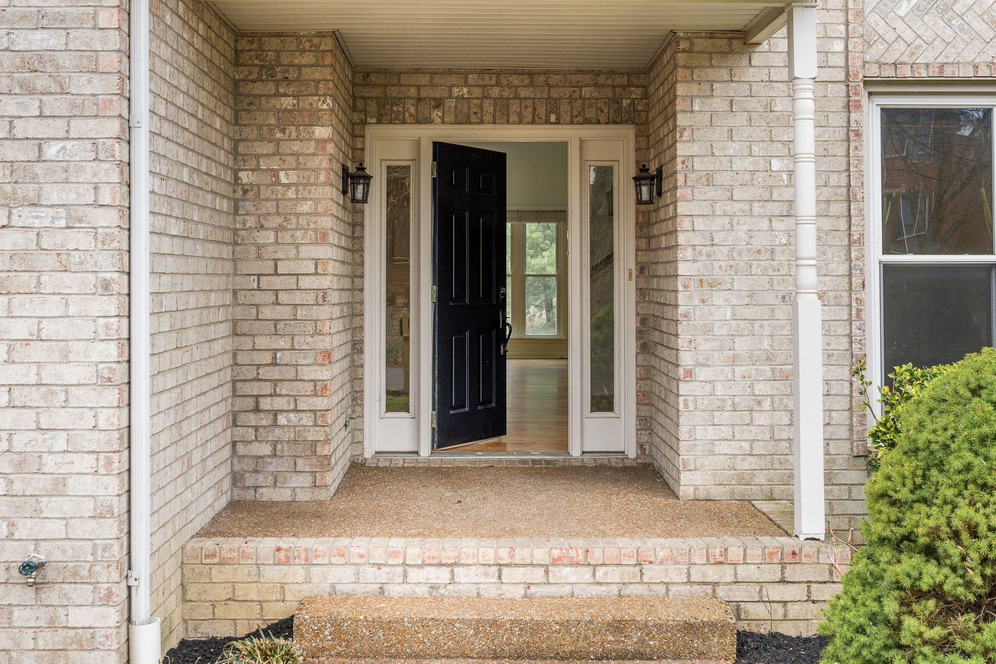 813 Magnolia Ct, E Property Photo 3