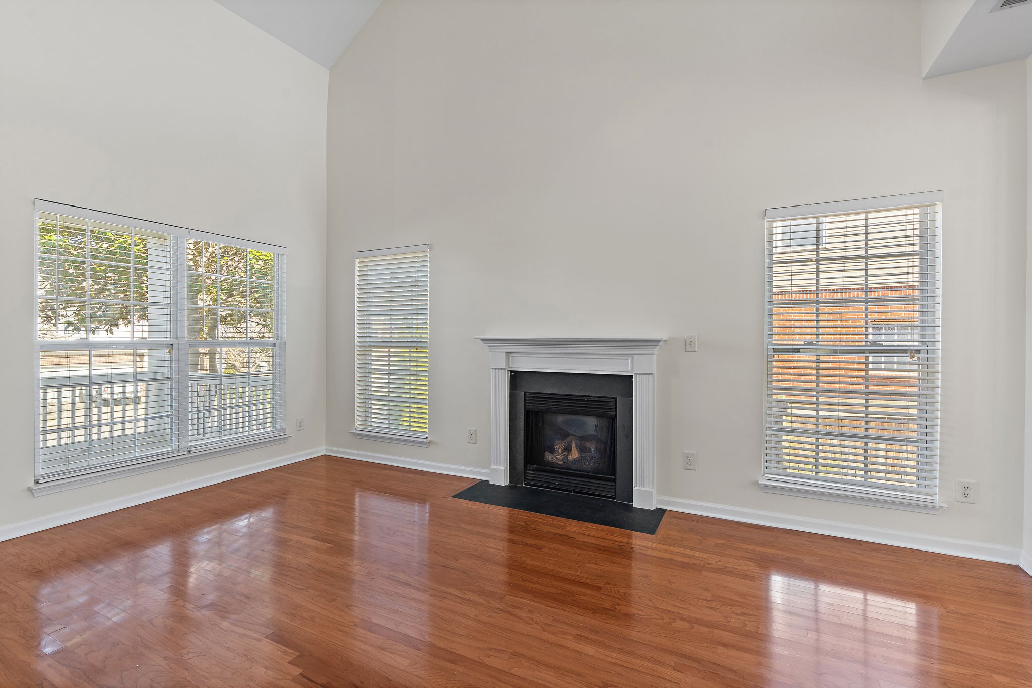 7136 Riverfront Dr Property Photo 7