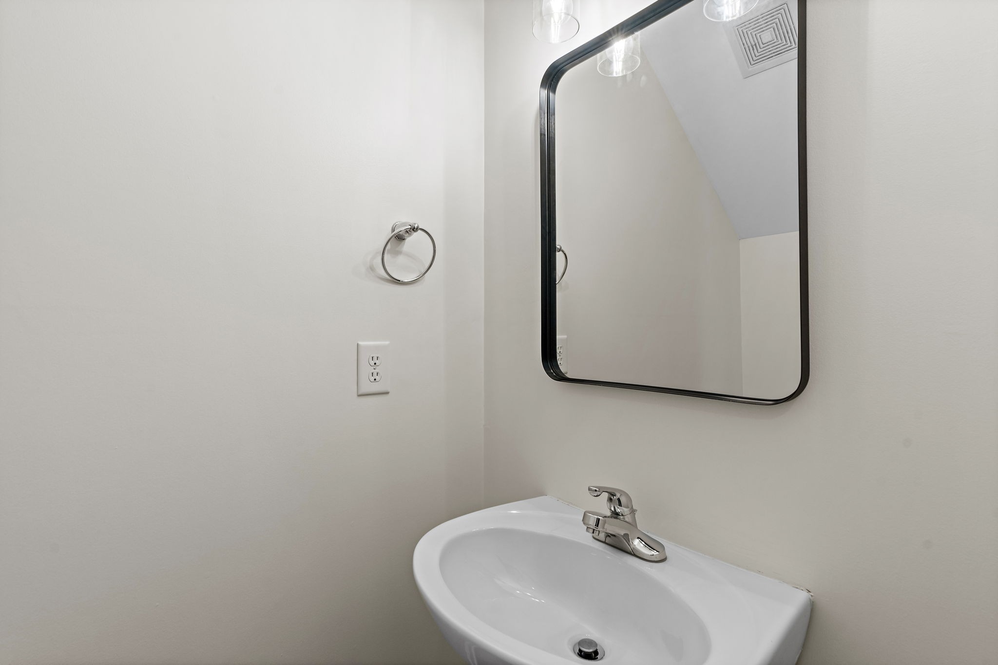 7136 Riverfront Dr Property Photo 16