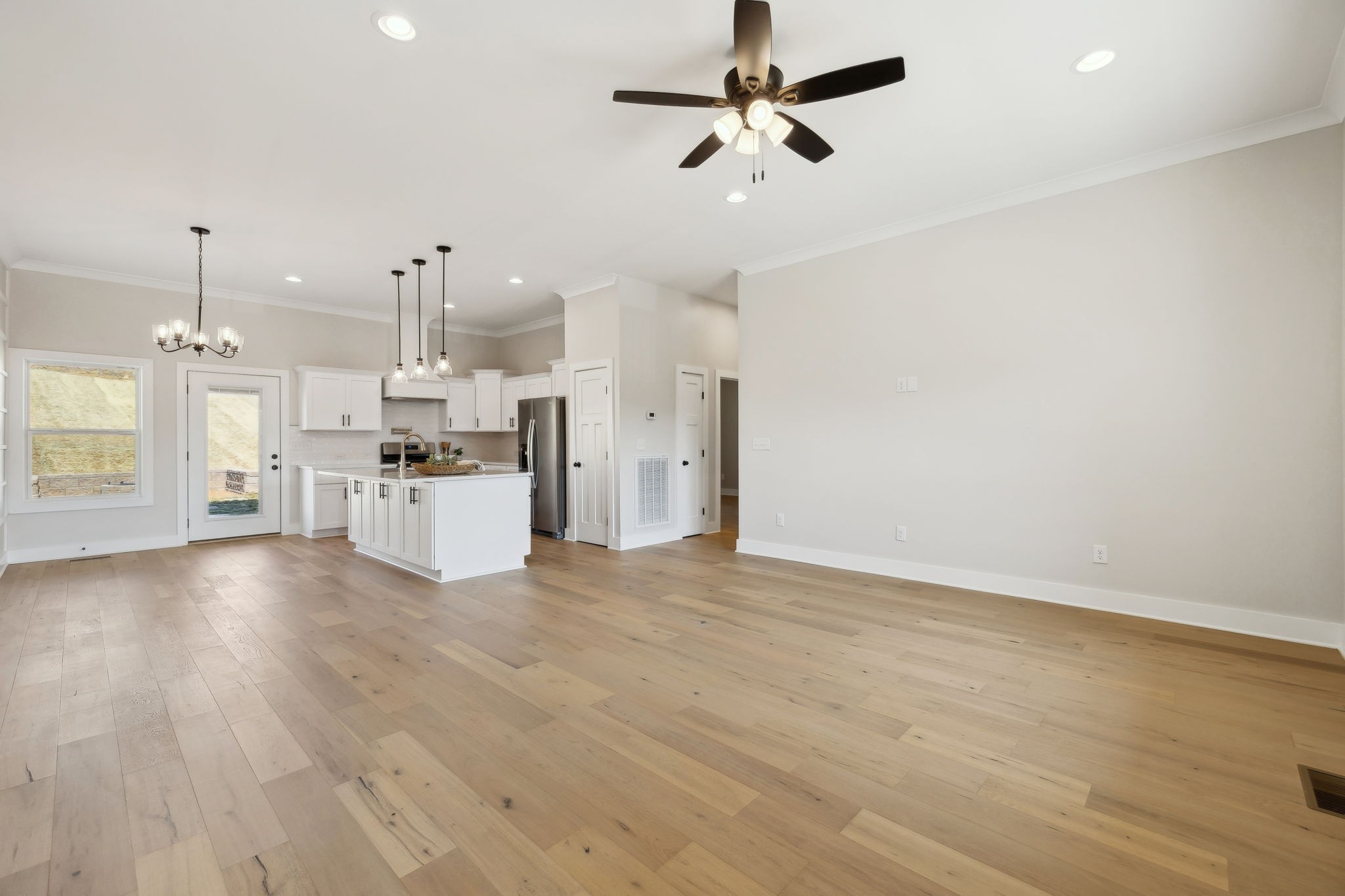 124 Casey St Property Photo 5