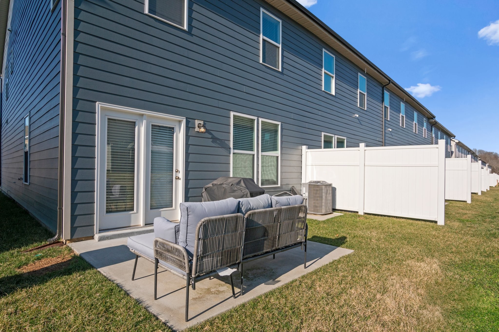 512 Medwyk Dr Property Photo 3