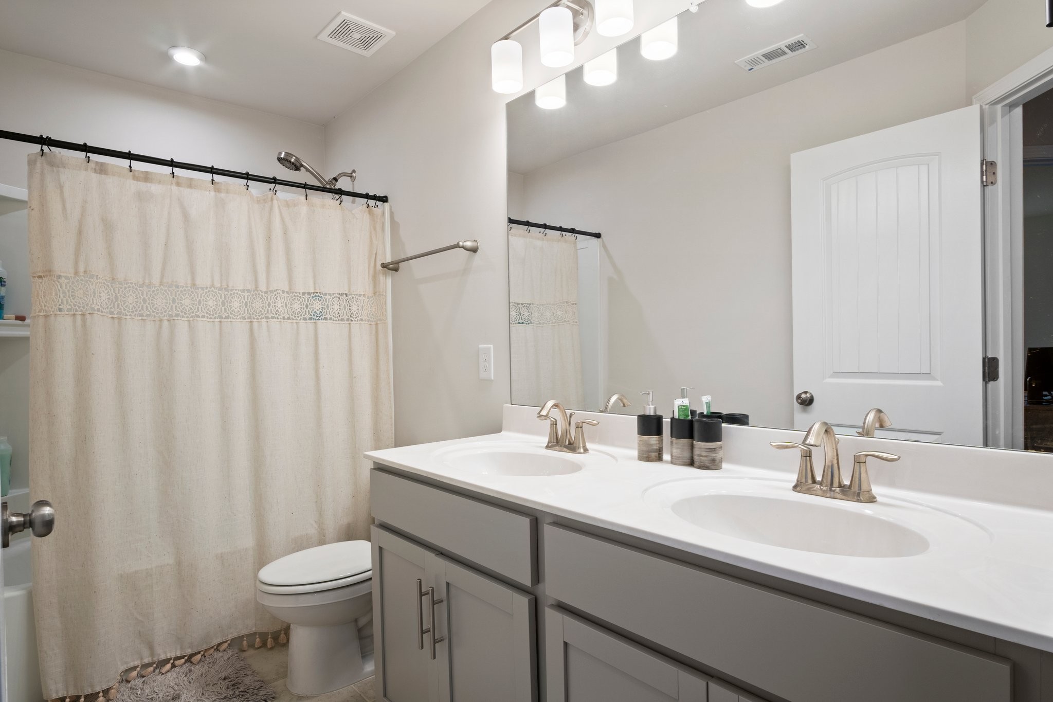 512 Medwyk Dr Property Photo 16