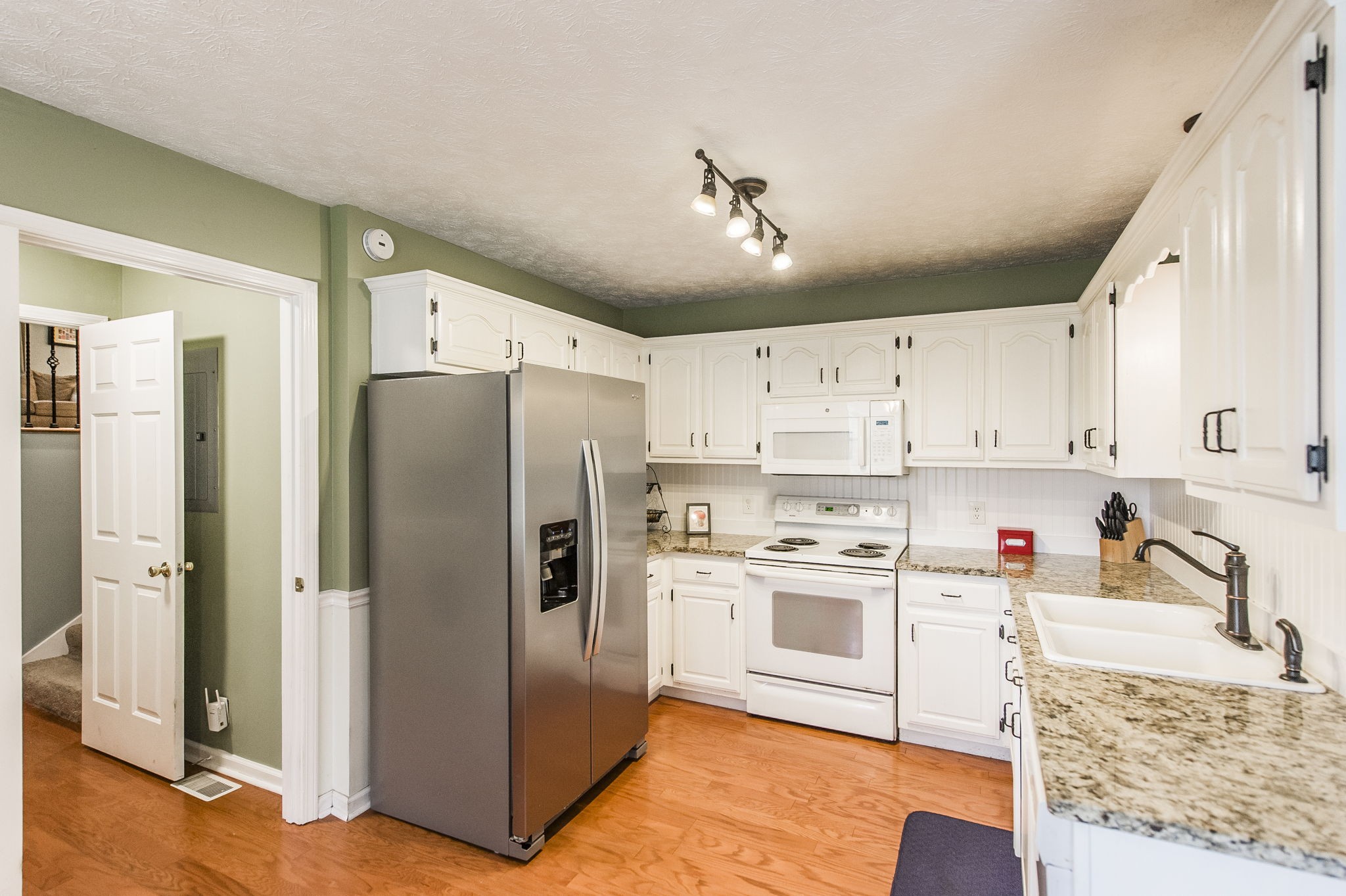 100 Honeysuckle Dr Property Photo 10