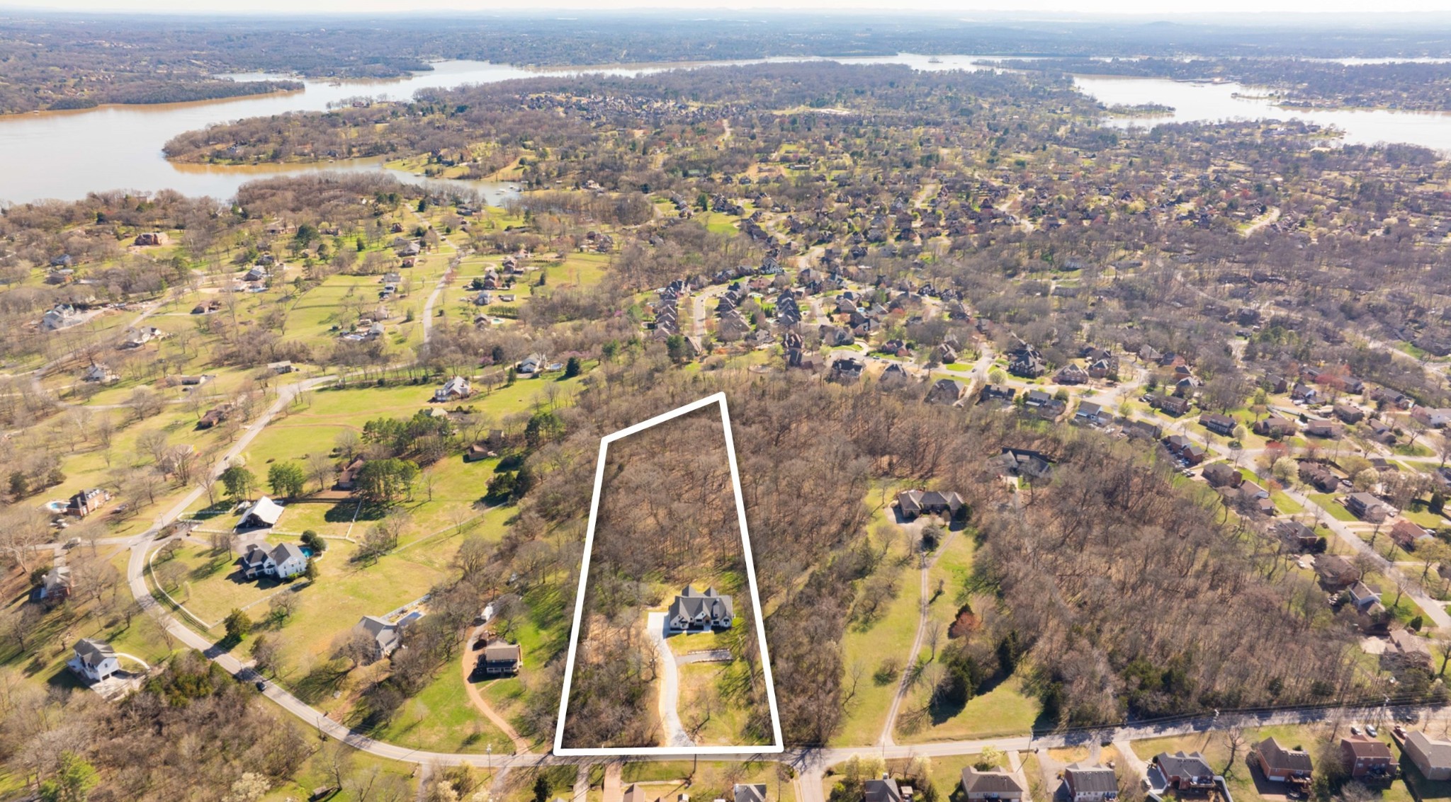 542 Cumberland Hills Dr Property Photo 2