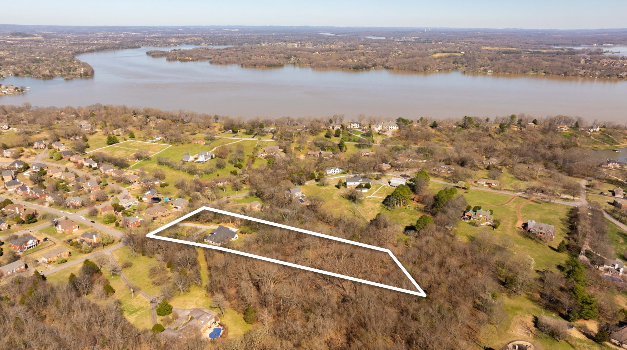 542 Cumberland Hills Dr Property Photo 3