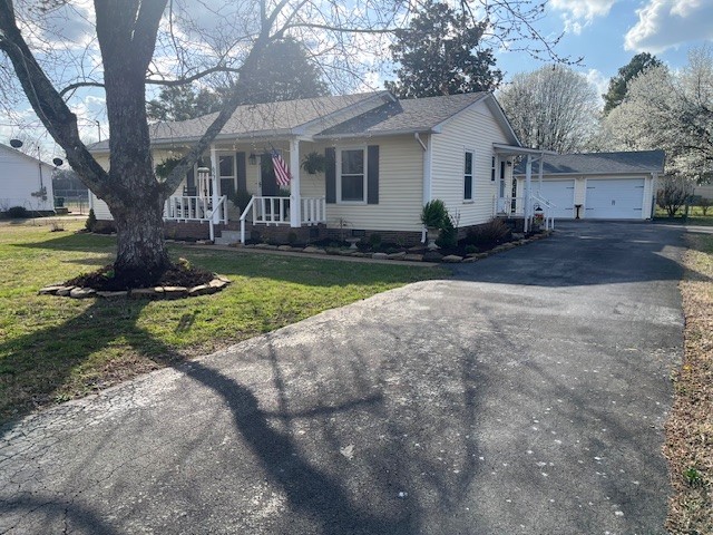 627 Dogwood St Property Photo