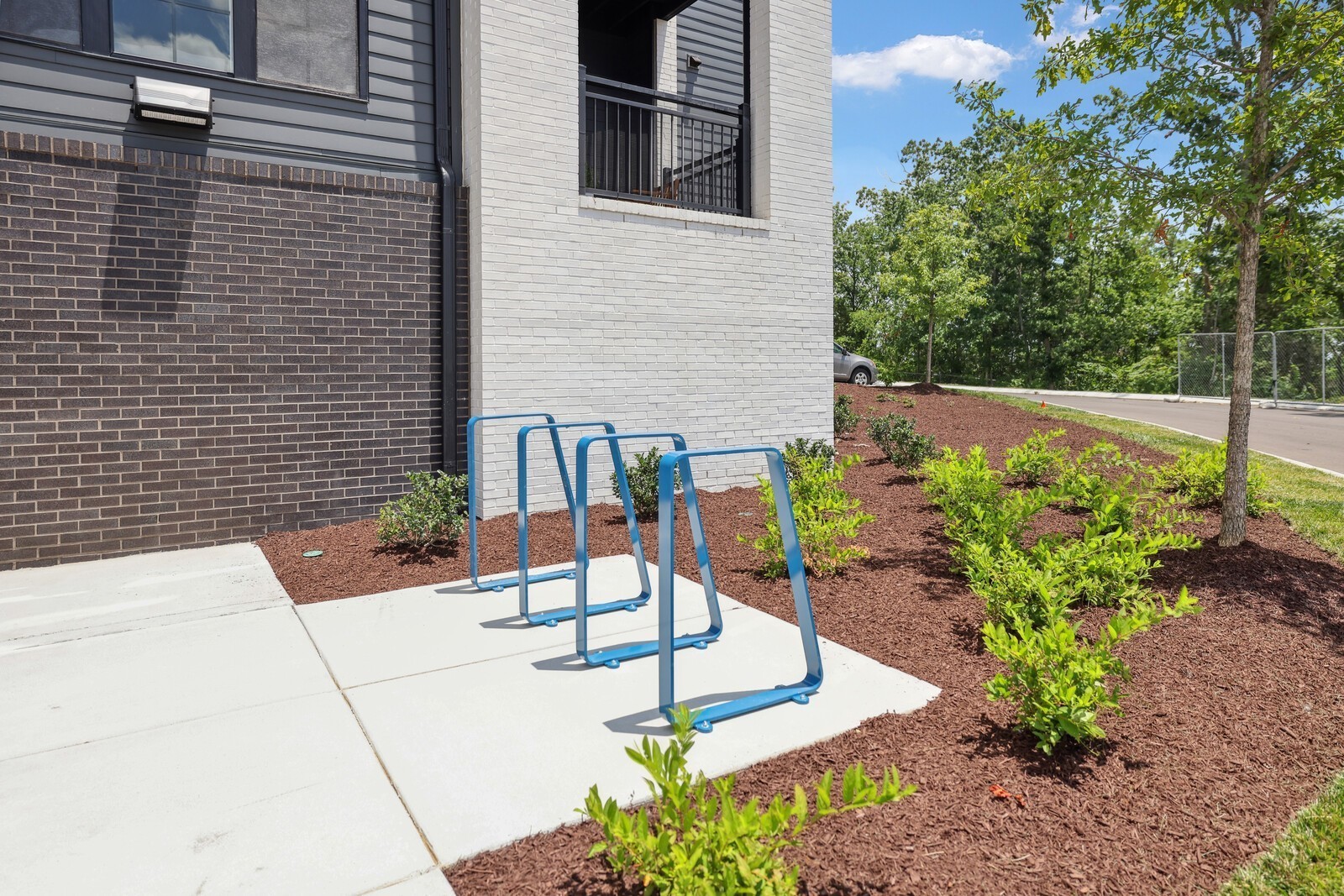 600 E Trinity Ln Property Photo 5