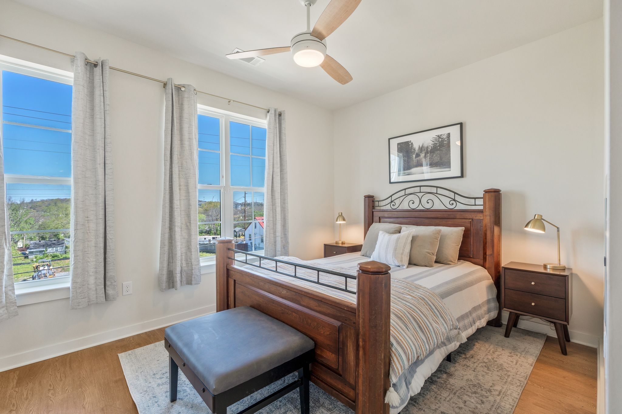 600 E Trinity Ln Property Photo 7