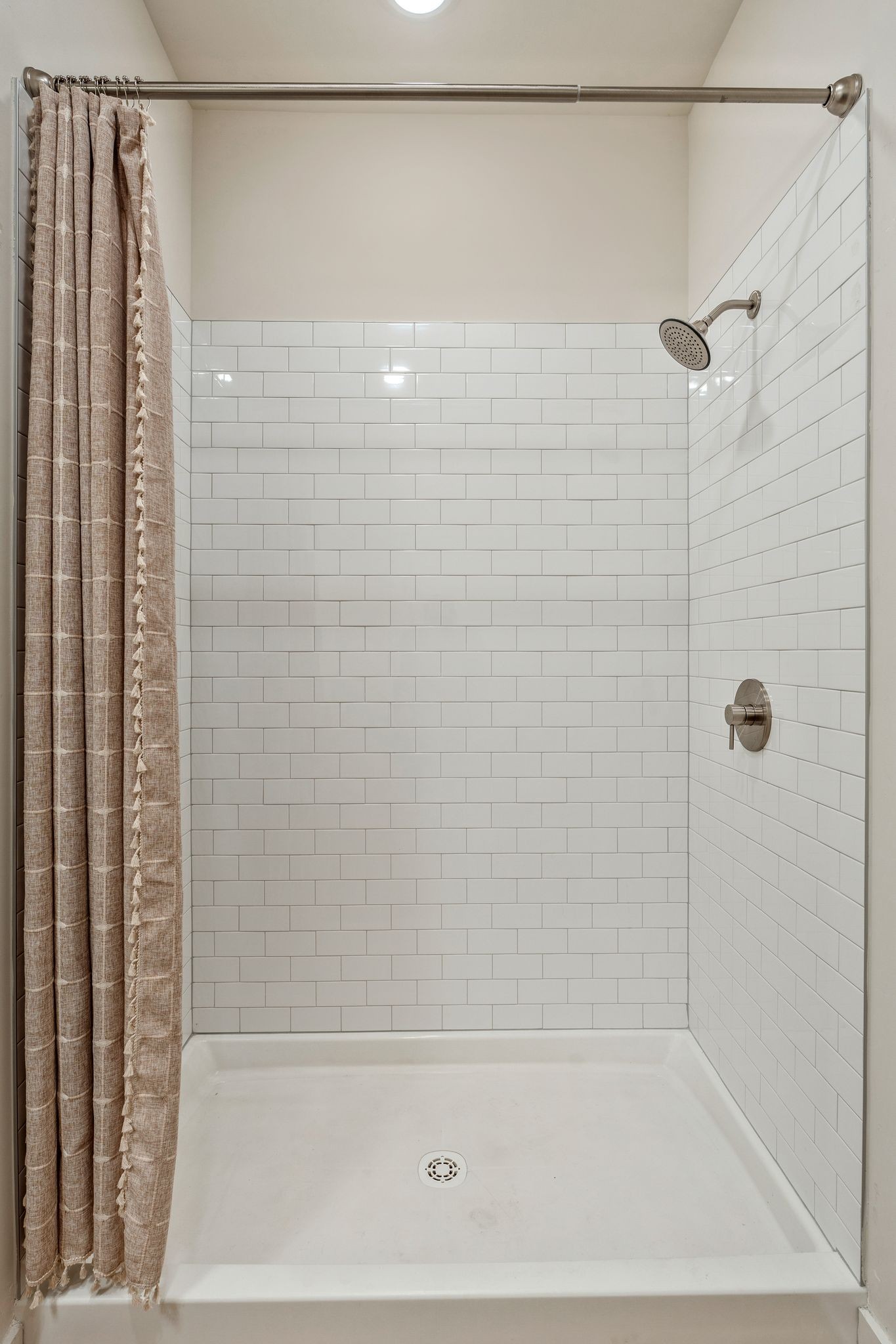 600 E Trinity Ln Property Photo 8