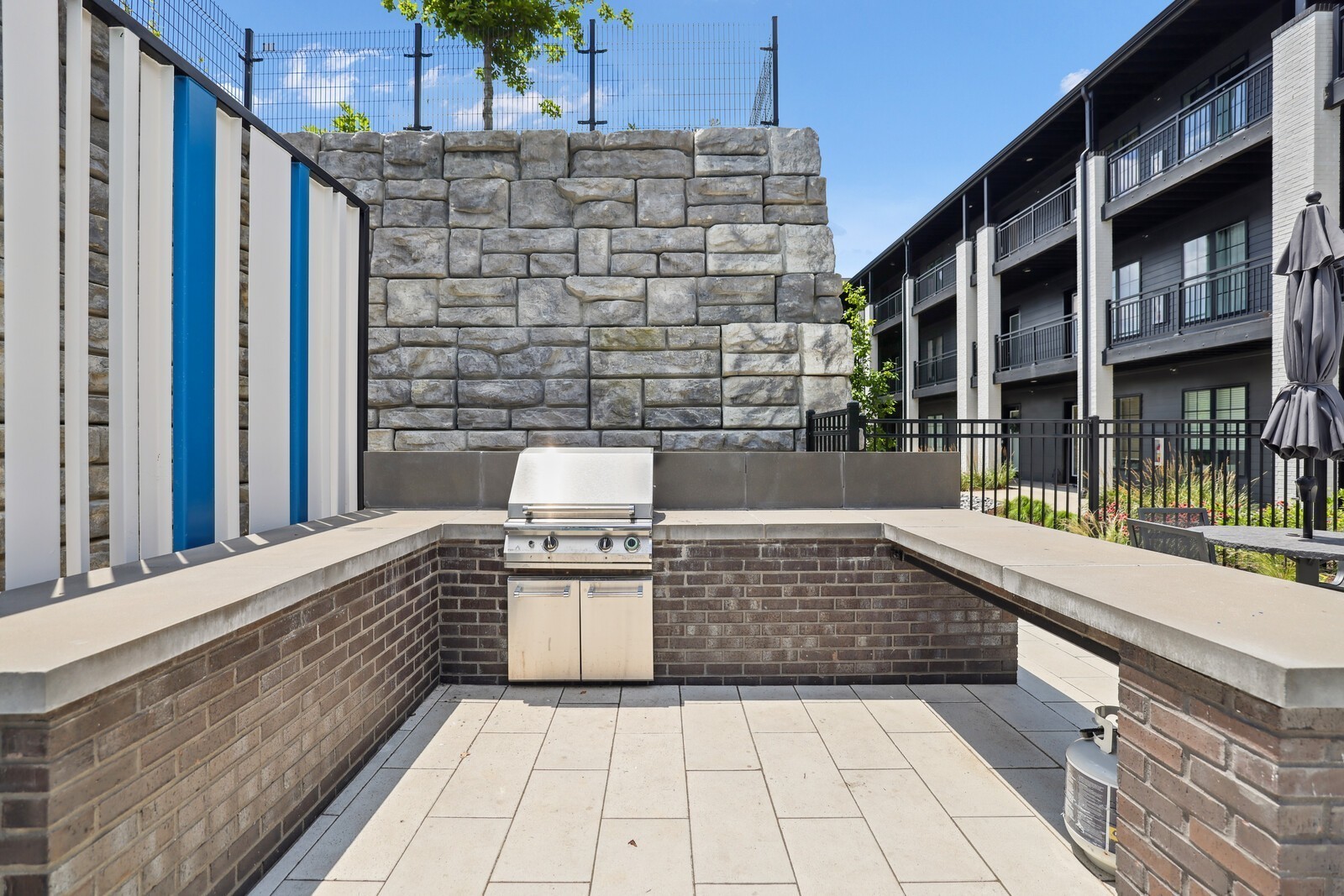 600 E Trinity Ln Property Photo 13