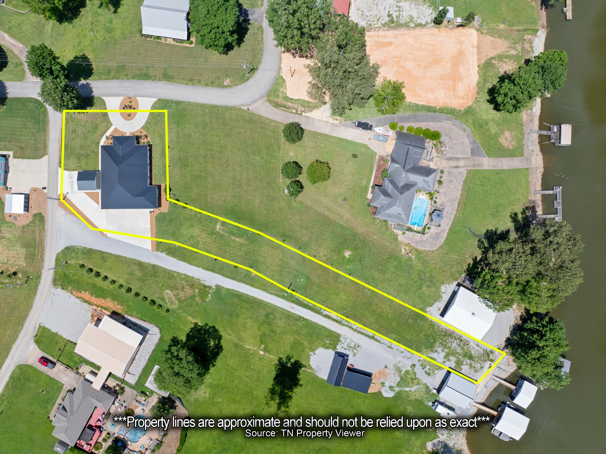 318 Yarbro Harbor Dr Property Photo 3