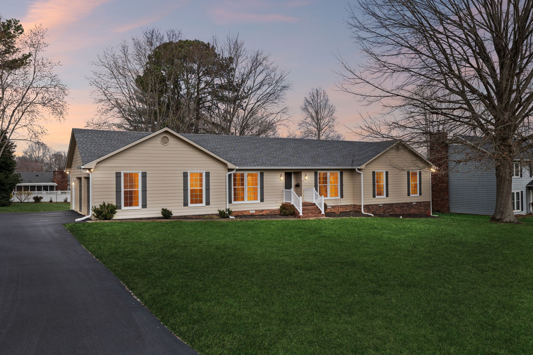 1428 Spainwood St Property Photo 1