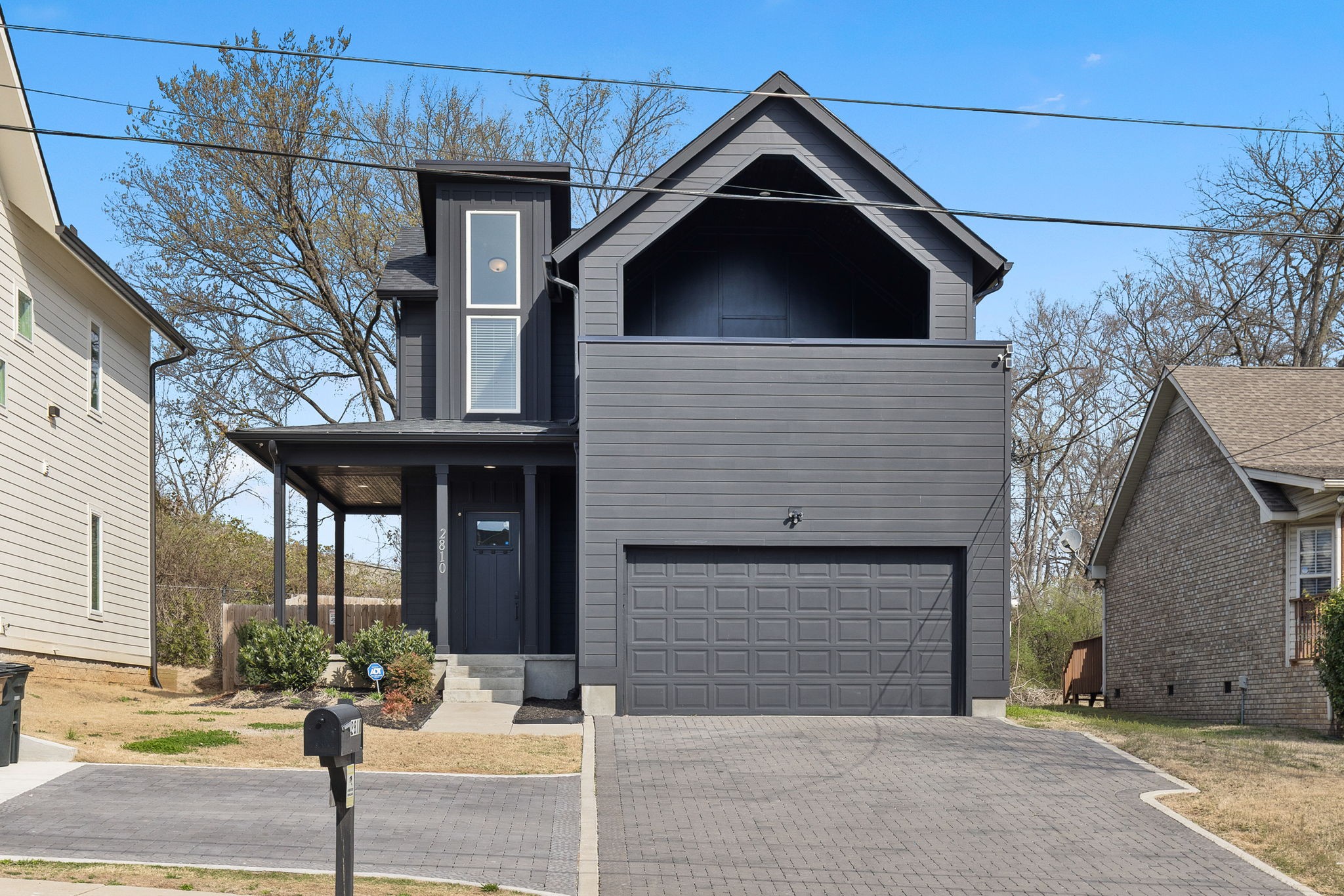 2810 Batavia St Property Photo 1