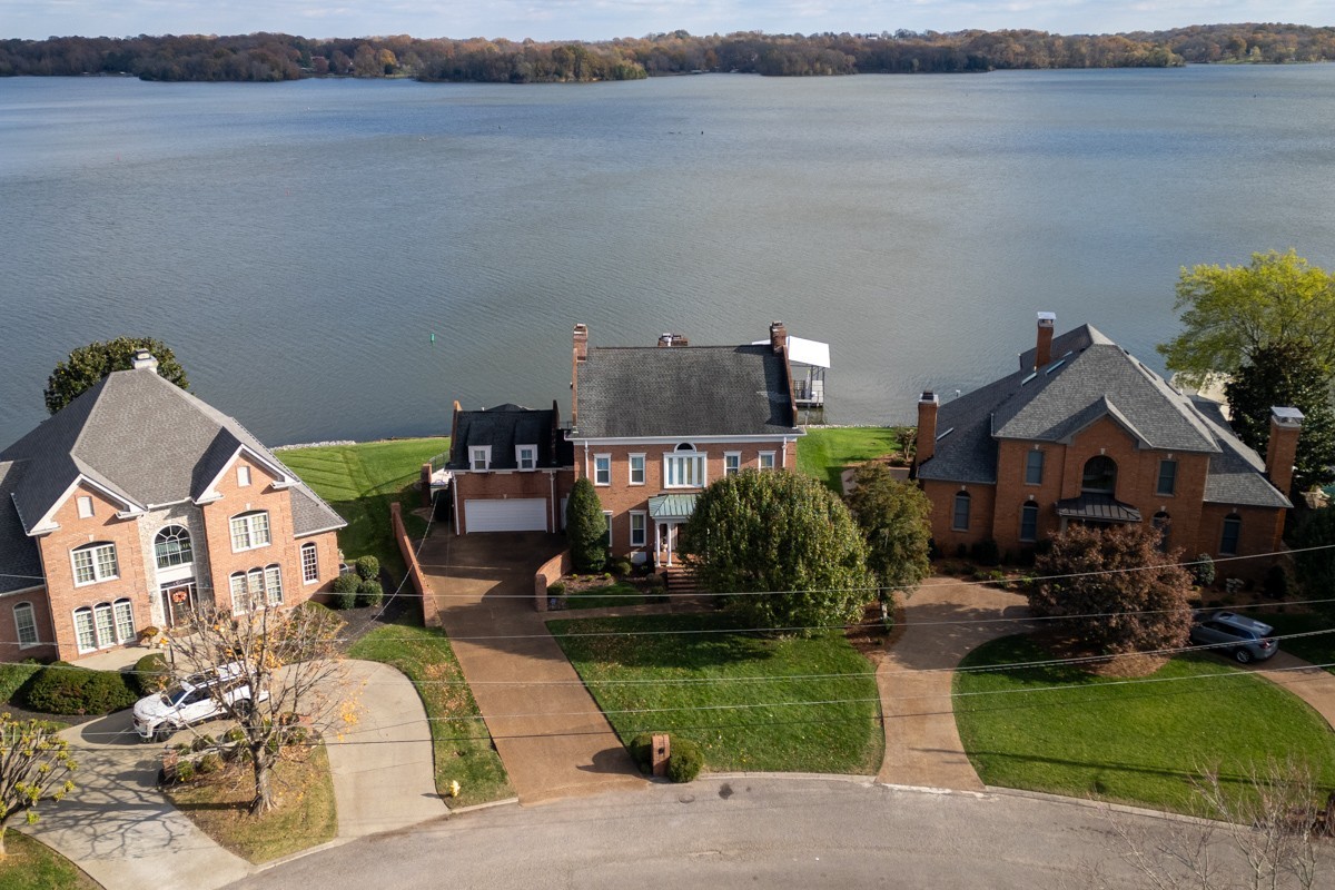 114 Governors Point Blvd Property Photo 1