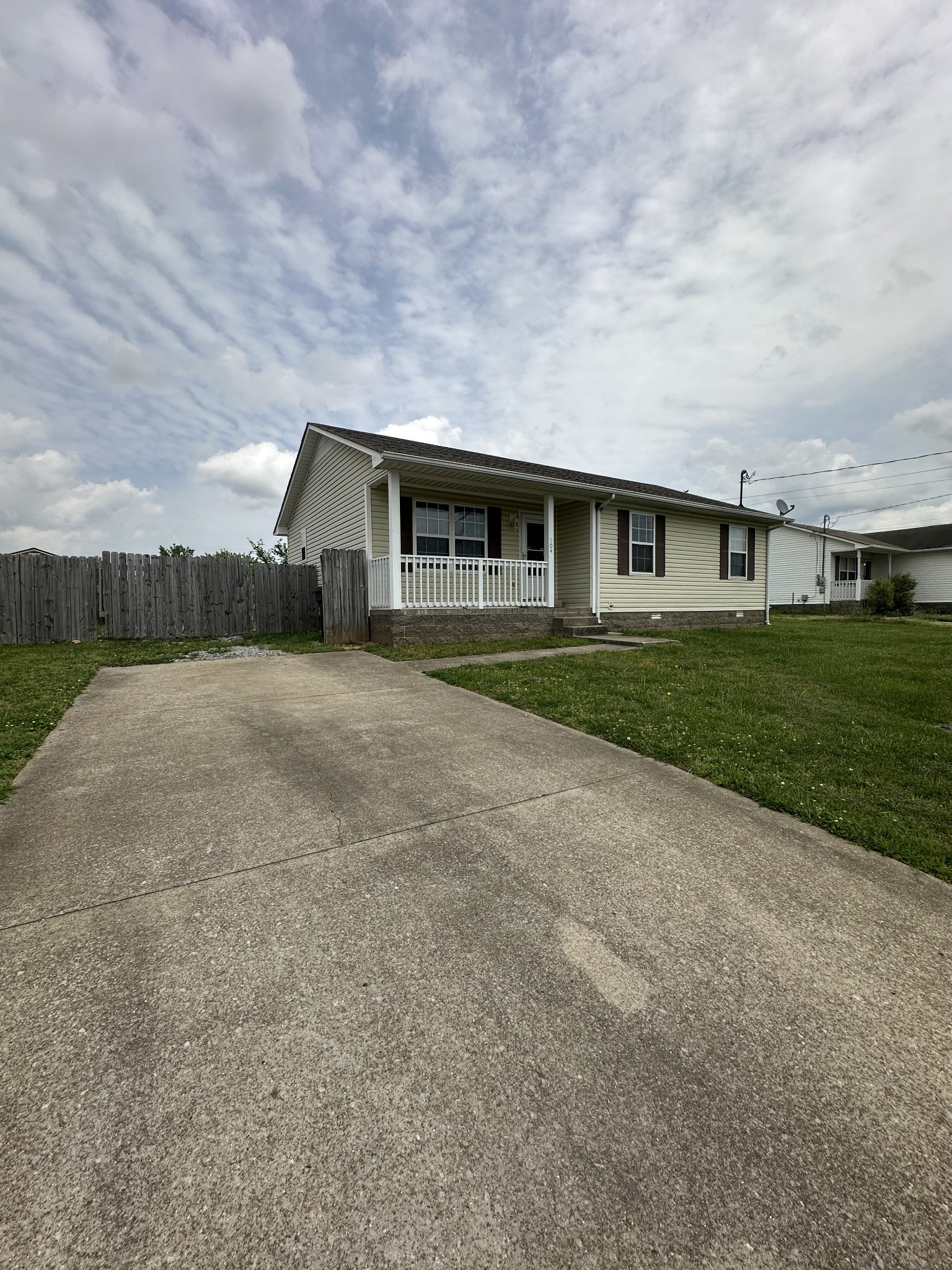 104 Karen Ct Property Photo 1