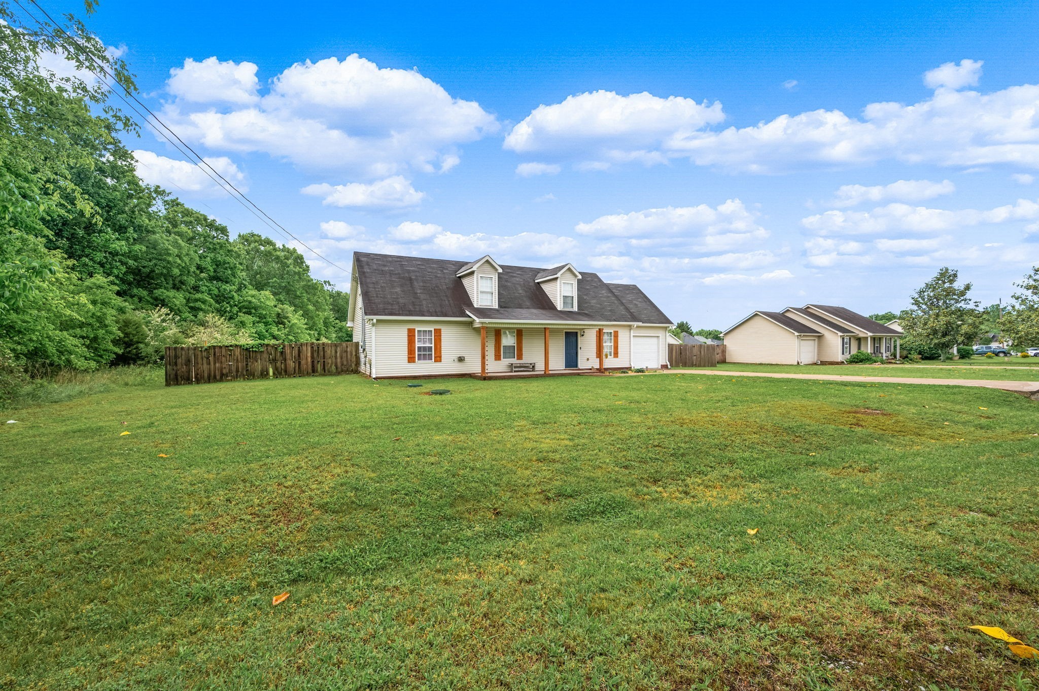 1026 E Mccoury Ln Property Photo 1