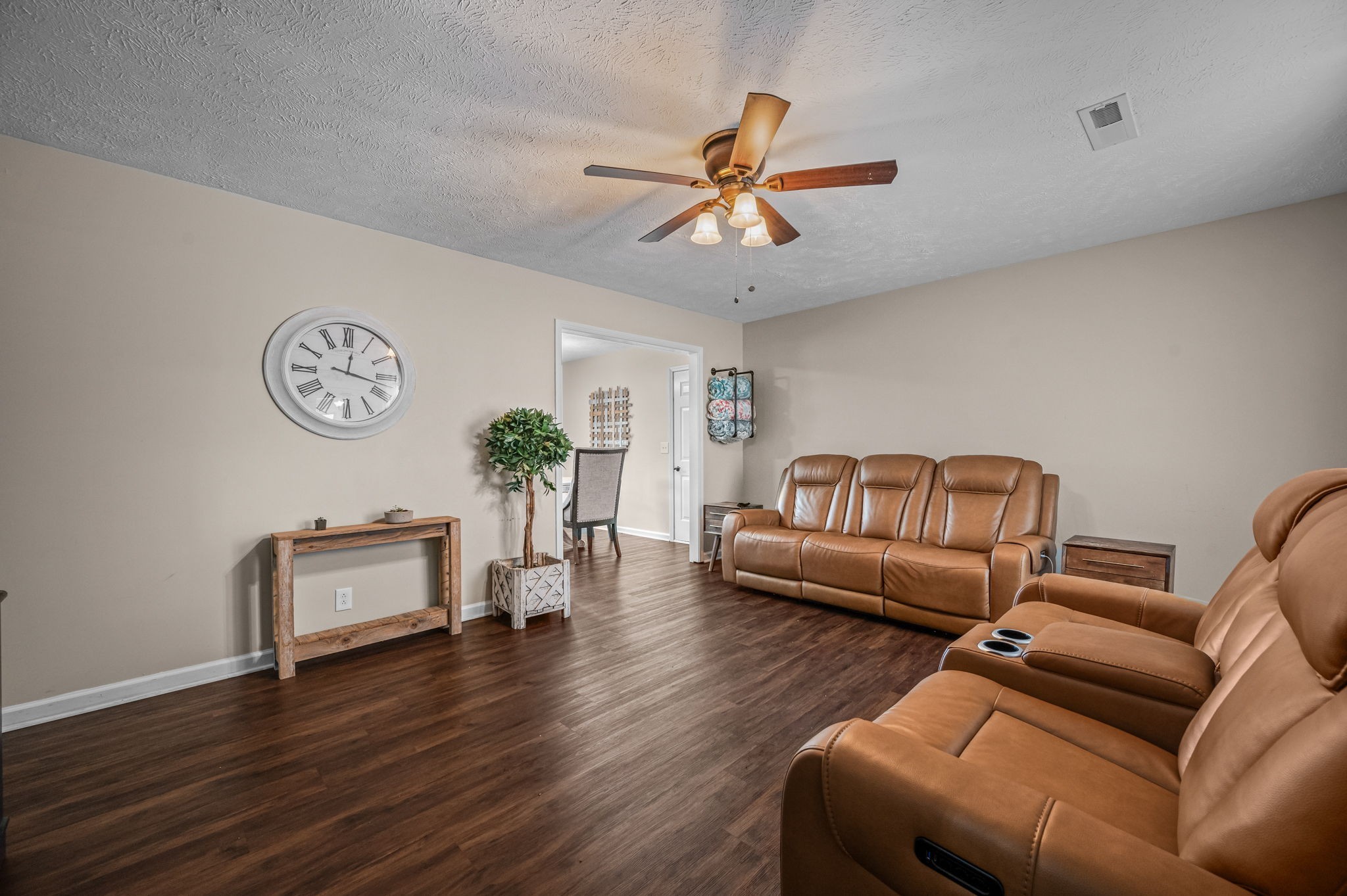1026 E Mccoury Ln Property Photo 8