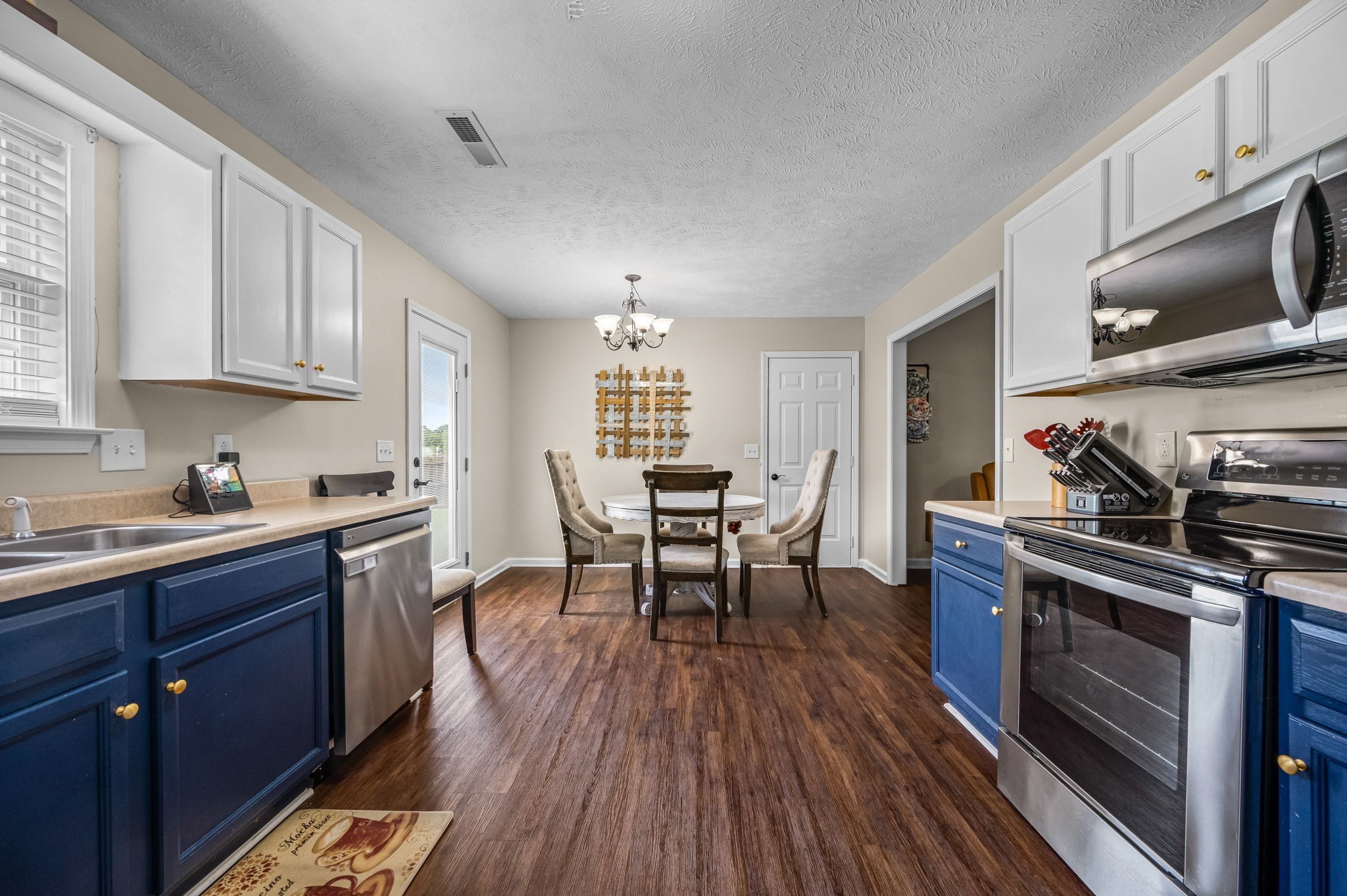 1026 E Mccoury Ln Property Photo 10