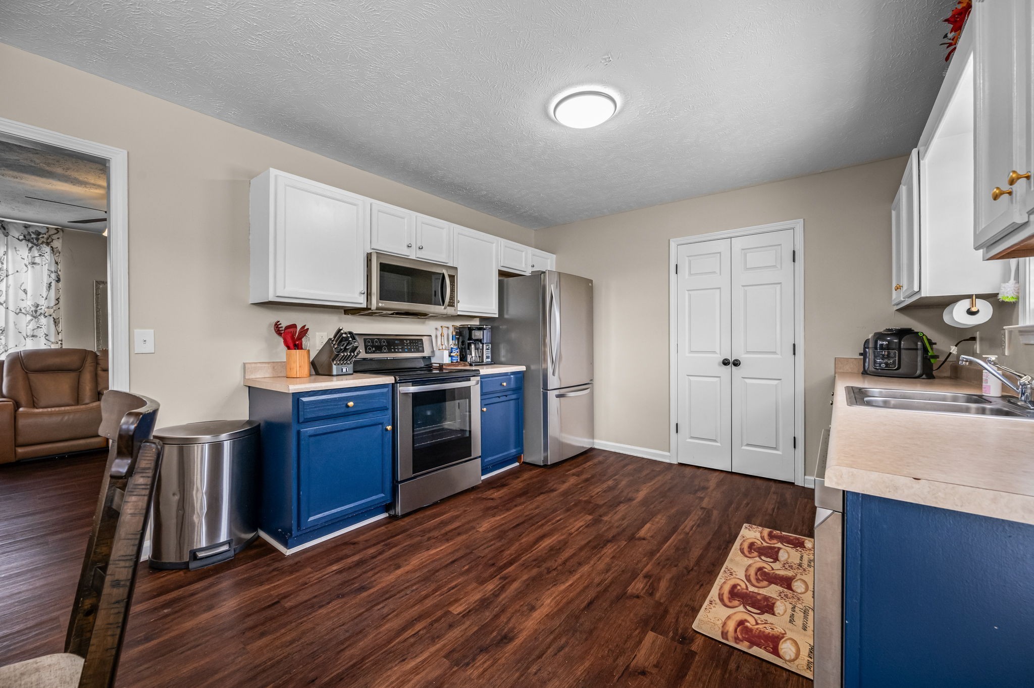 1026 E Mccoury Ln Property Photo 11