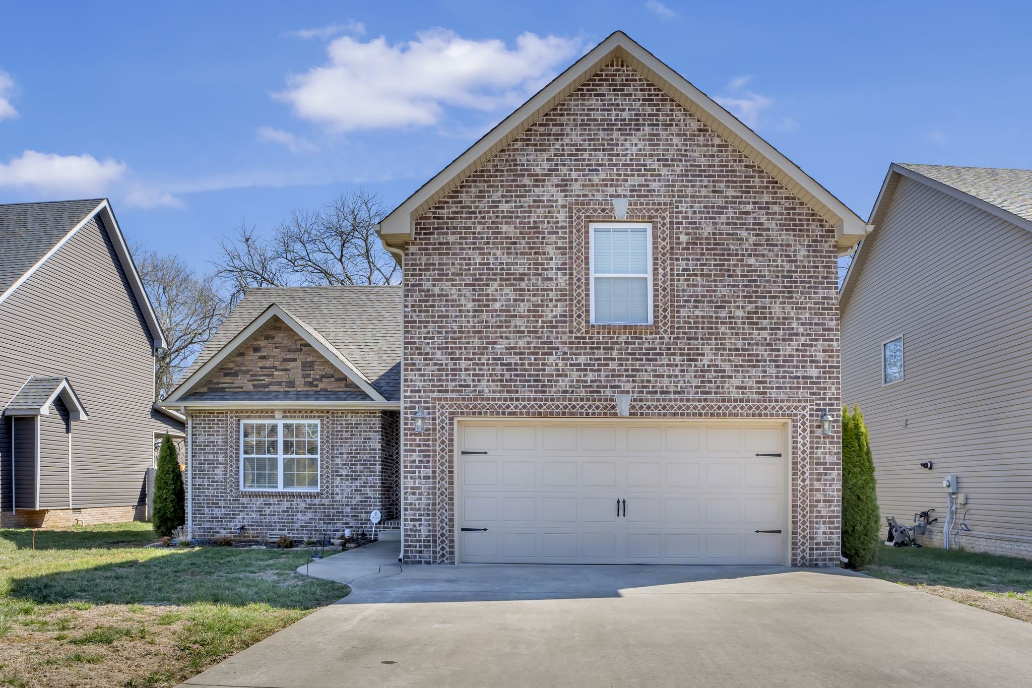1076 Thrasher Dr Property Photo 1