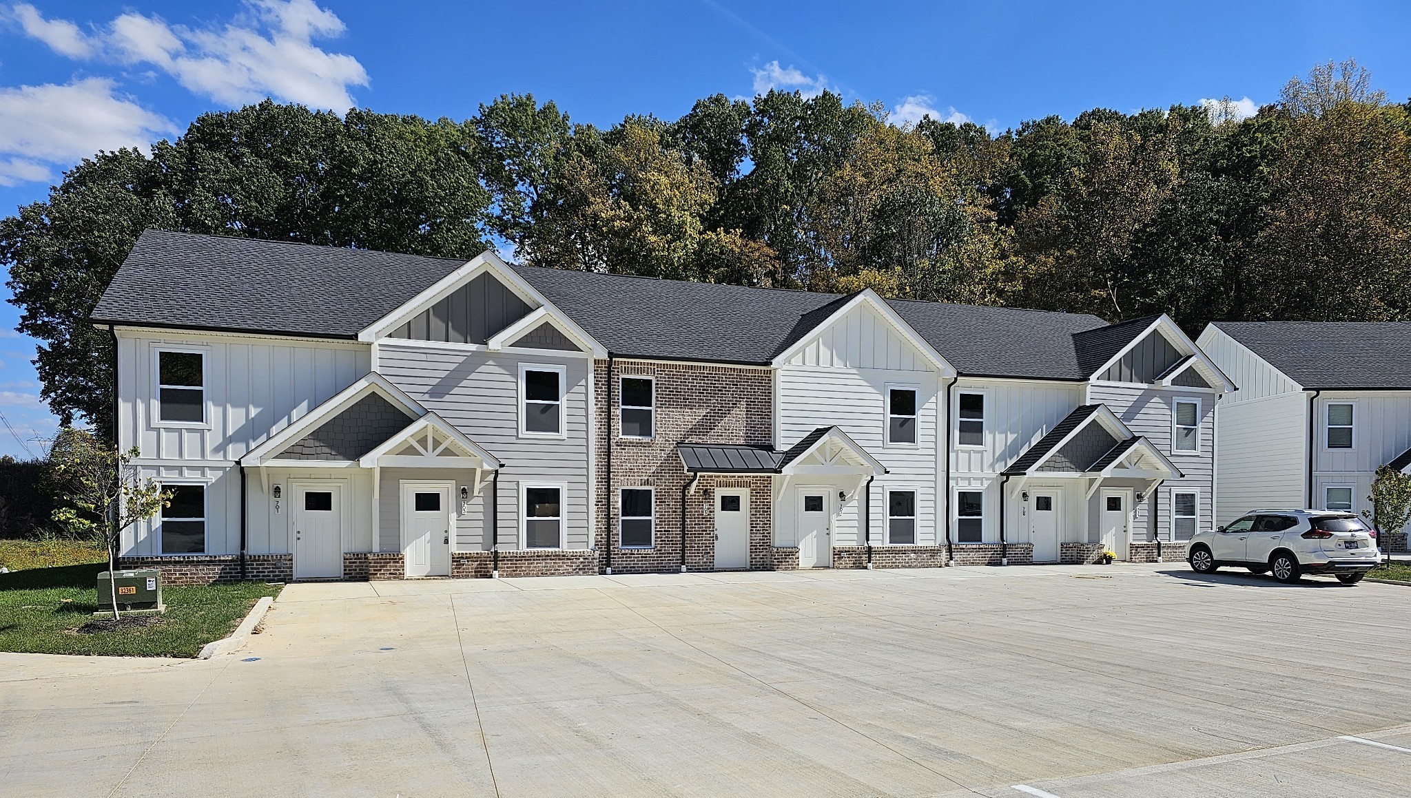 100 Henry Dr Property Photo